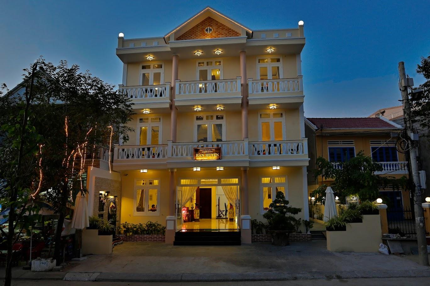 Ngoại cảnh khách sạn