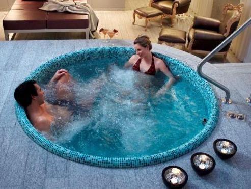 Bồn tắm nước nóng