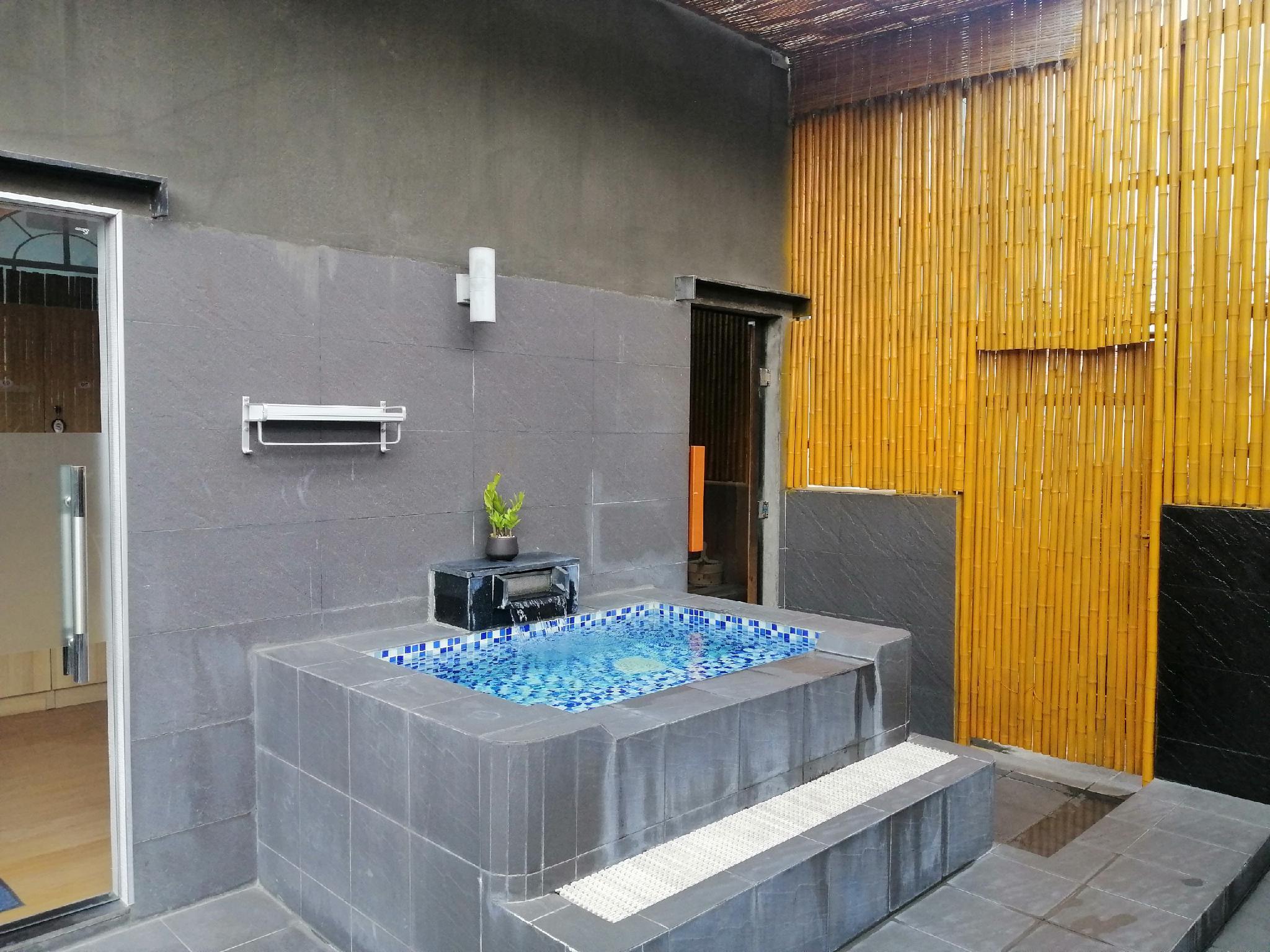 Bồn tắm nước nóng