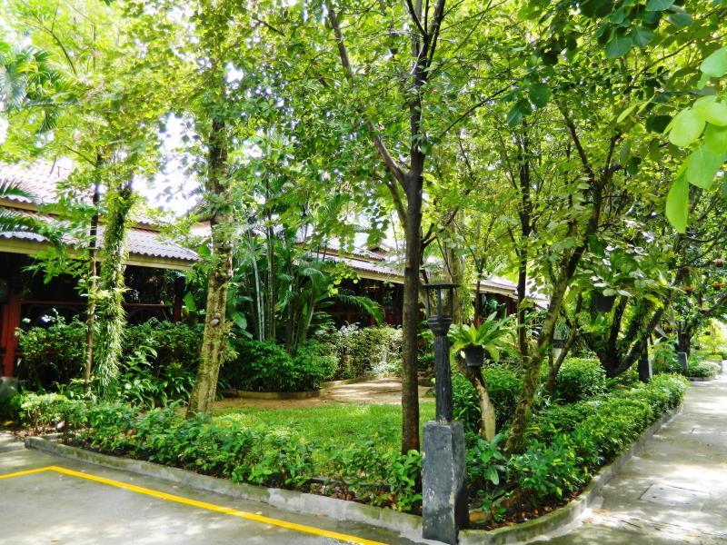 Khu vực xung quanh