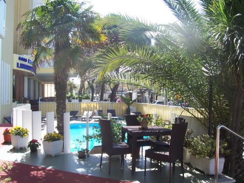 Khu vực xung quanh