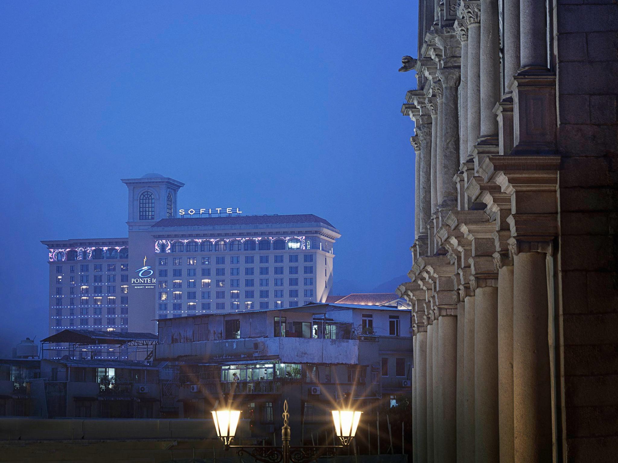 Ngoại cảnh khách sạn