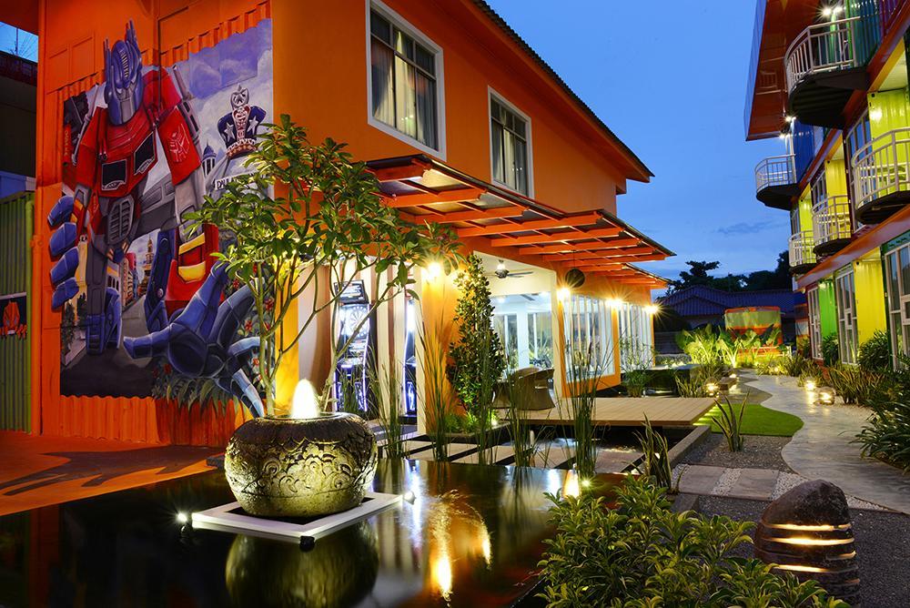 Khu vực xung quanh