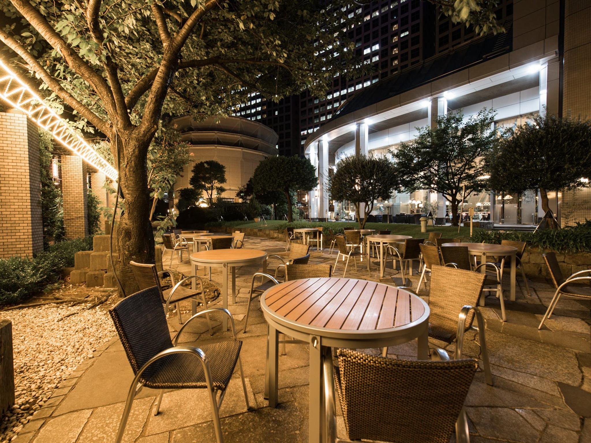 Khu vực xung quanh