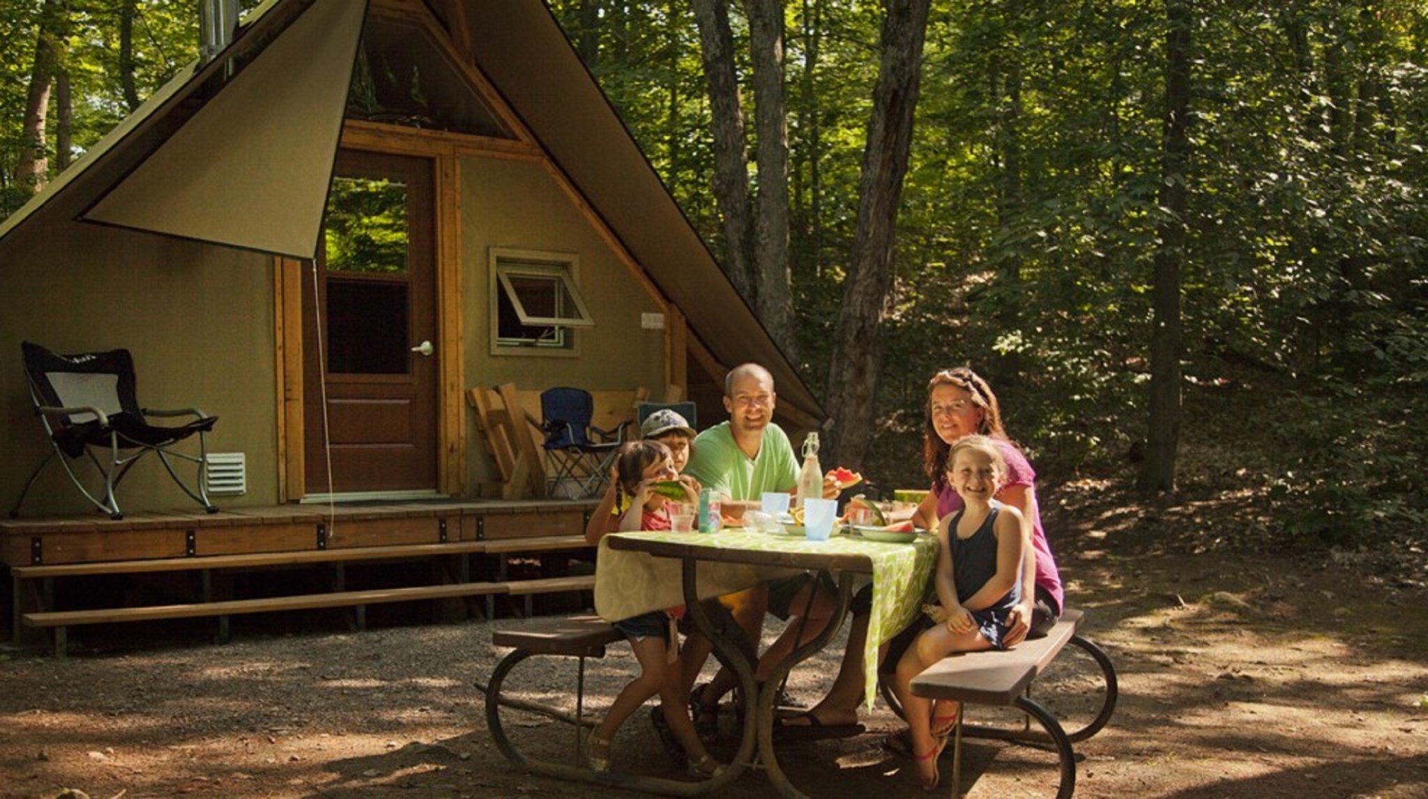 Nơi tham quan gần đây