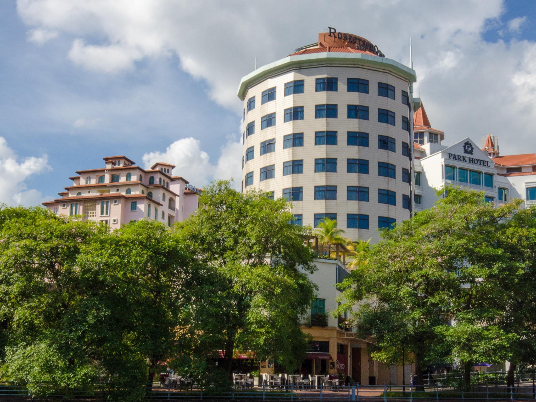 Ngoại cảnh khách sạn