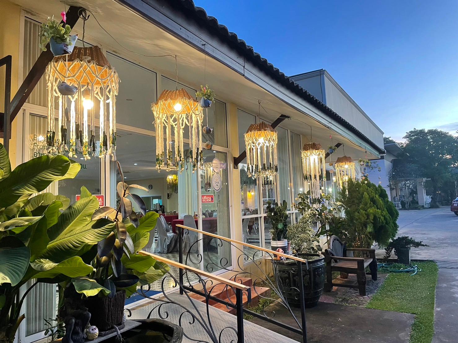 Ngoại cảnh khách sạn