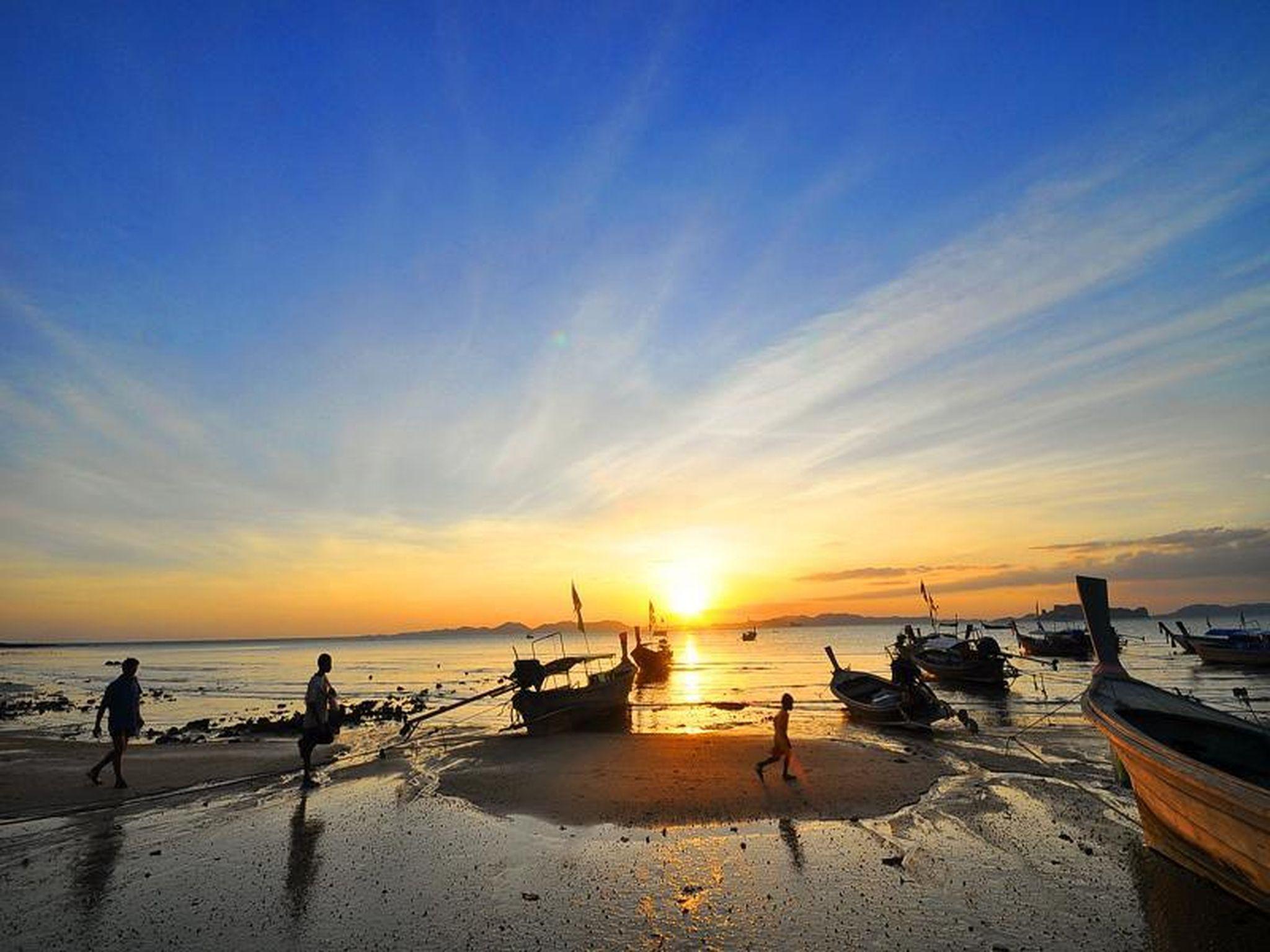 Nơi tham quan gần đây