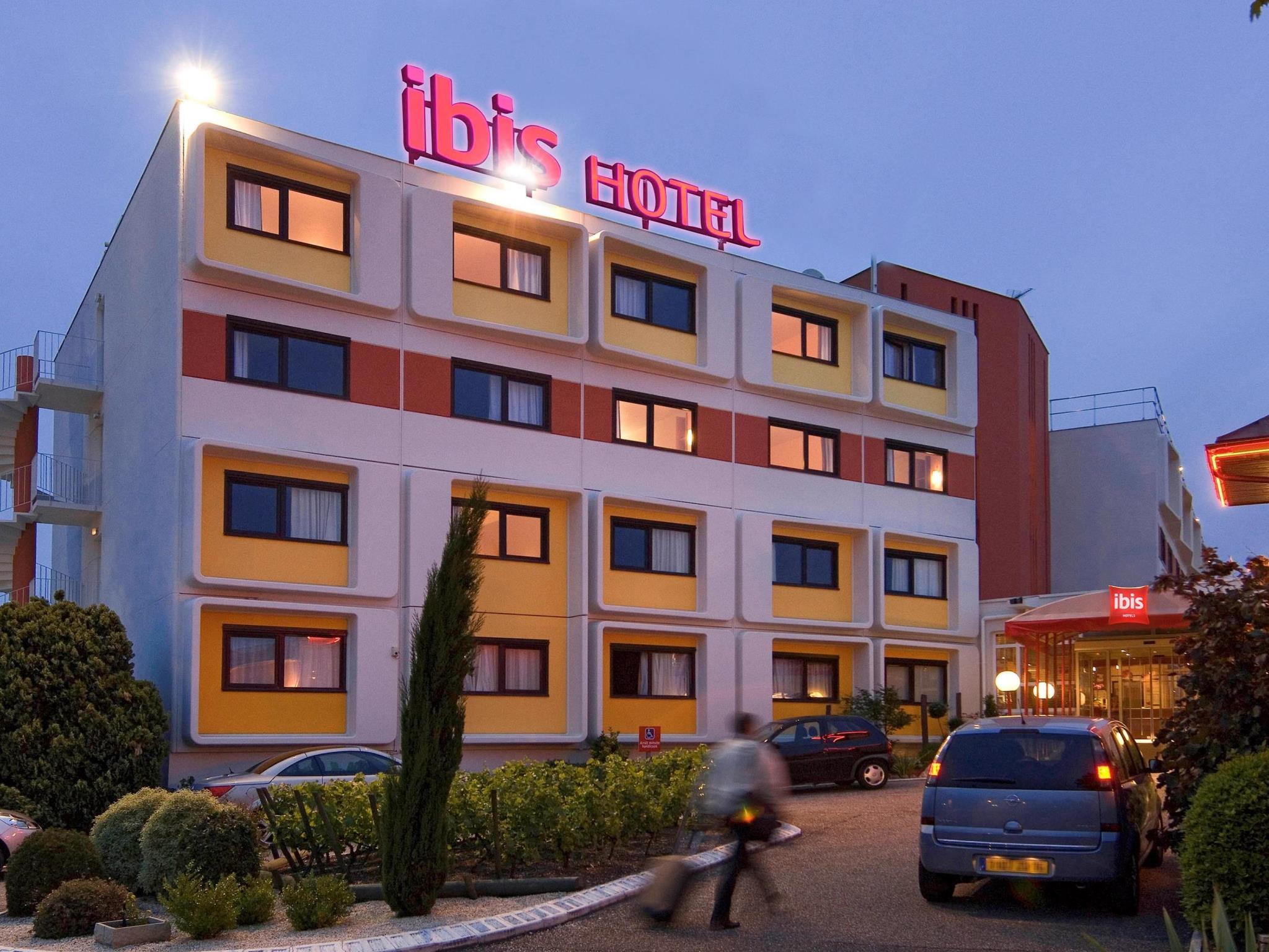 Ngoại cảnh khách sạn