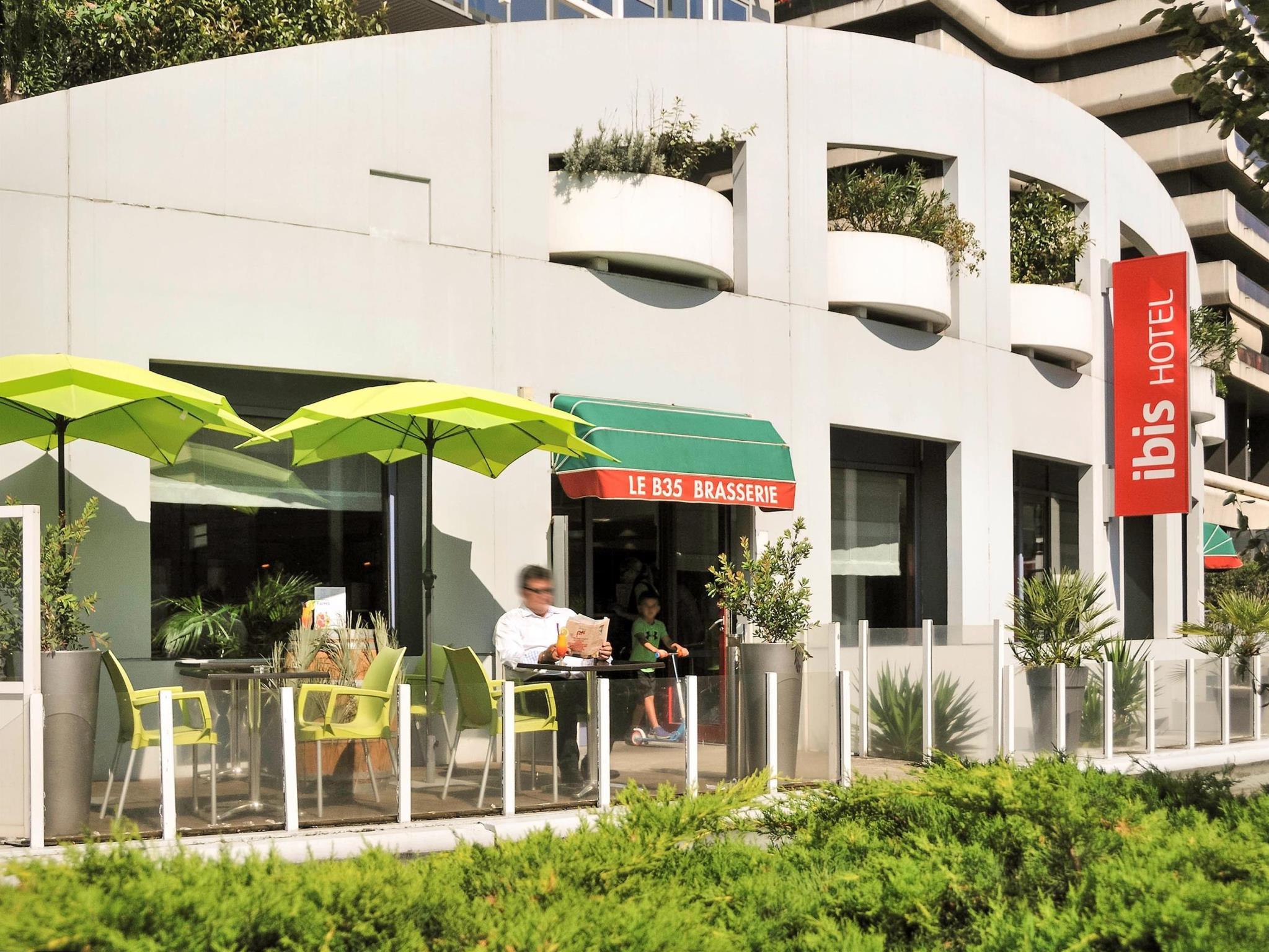 Ngoại cảnh khách sạn