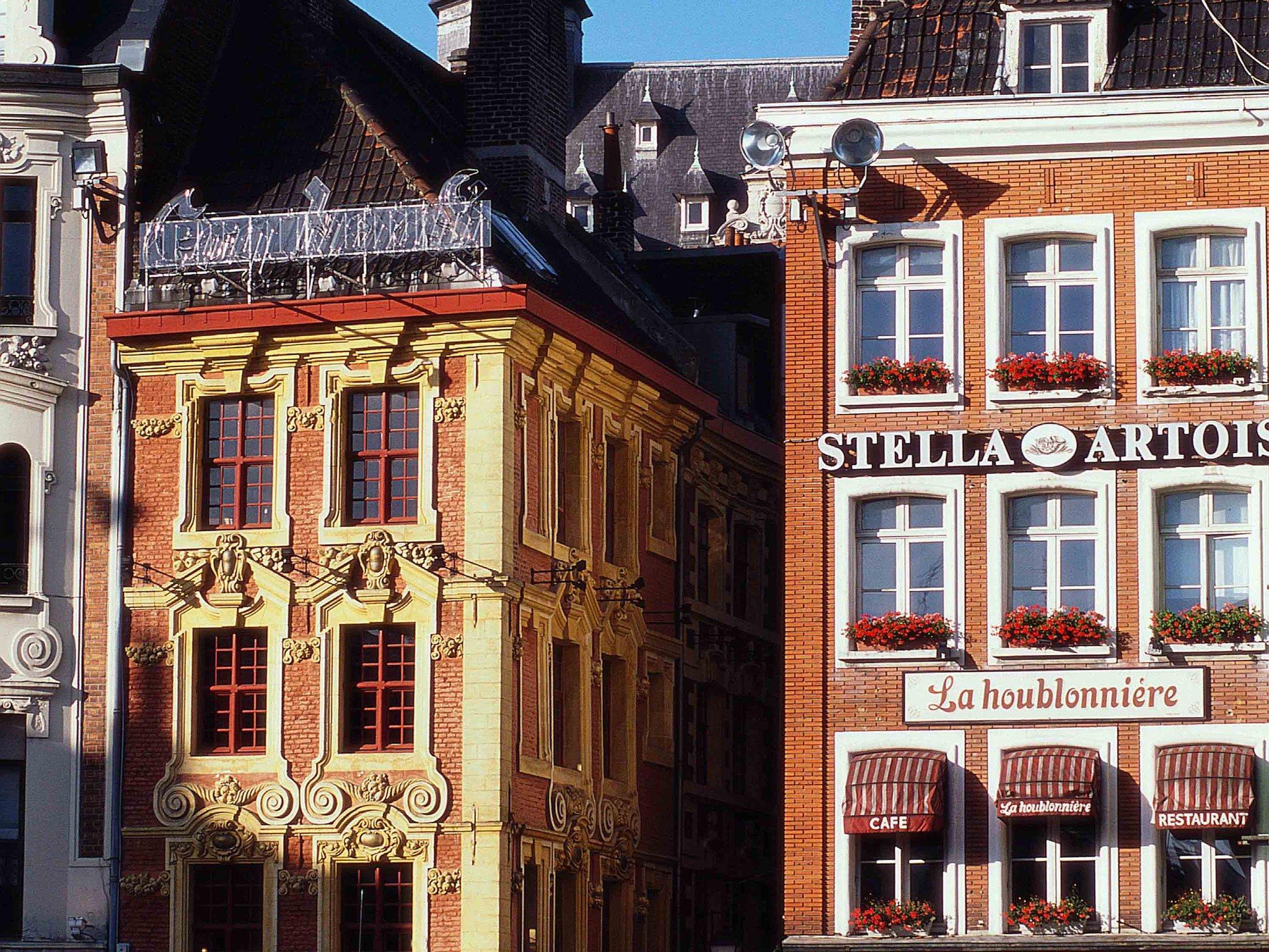 Khu vực xung quanh