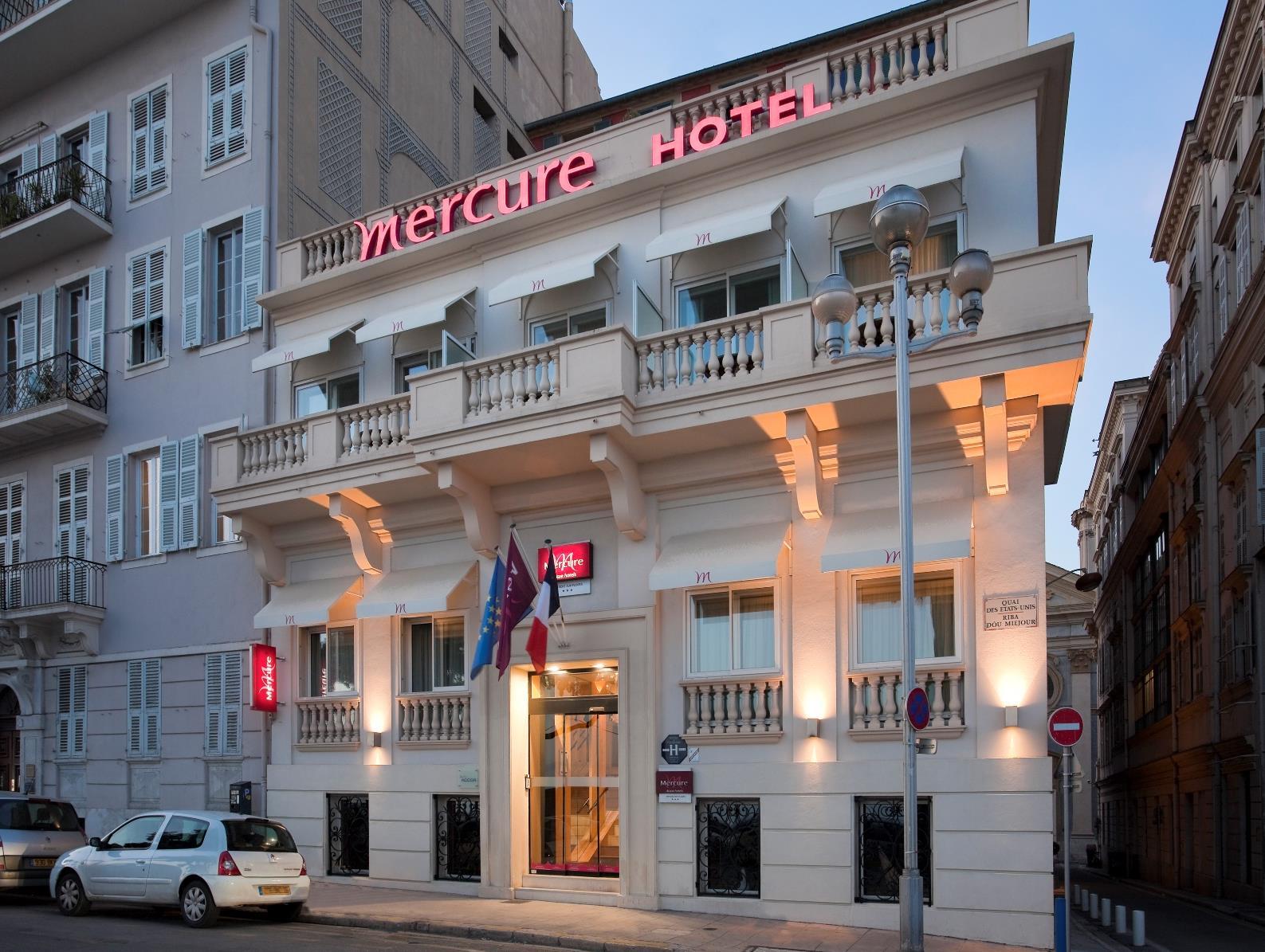 Ngoại cảnh khách sạn