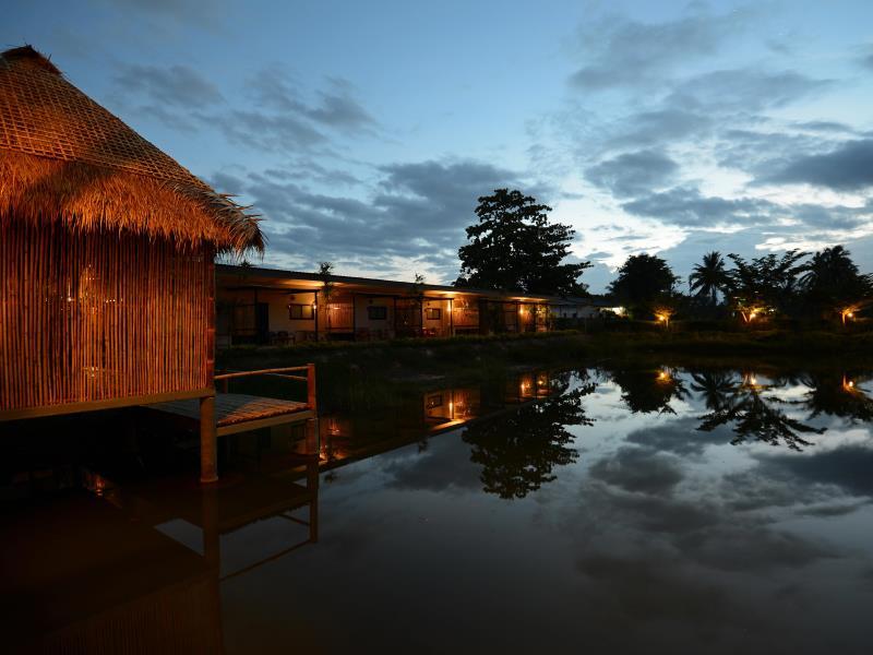 Khu vực xung quanh