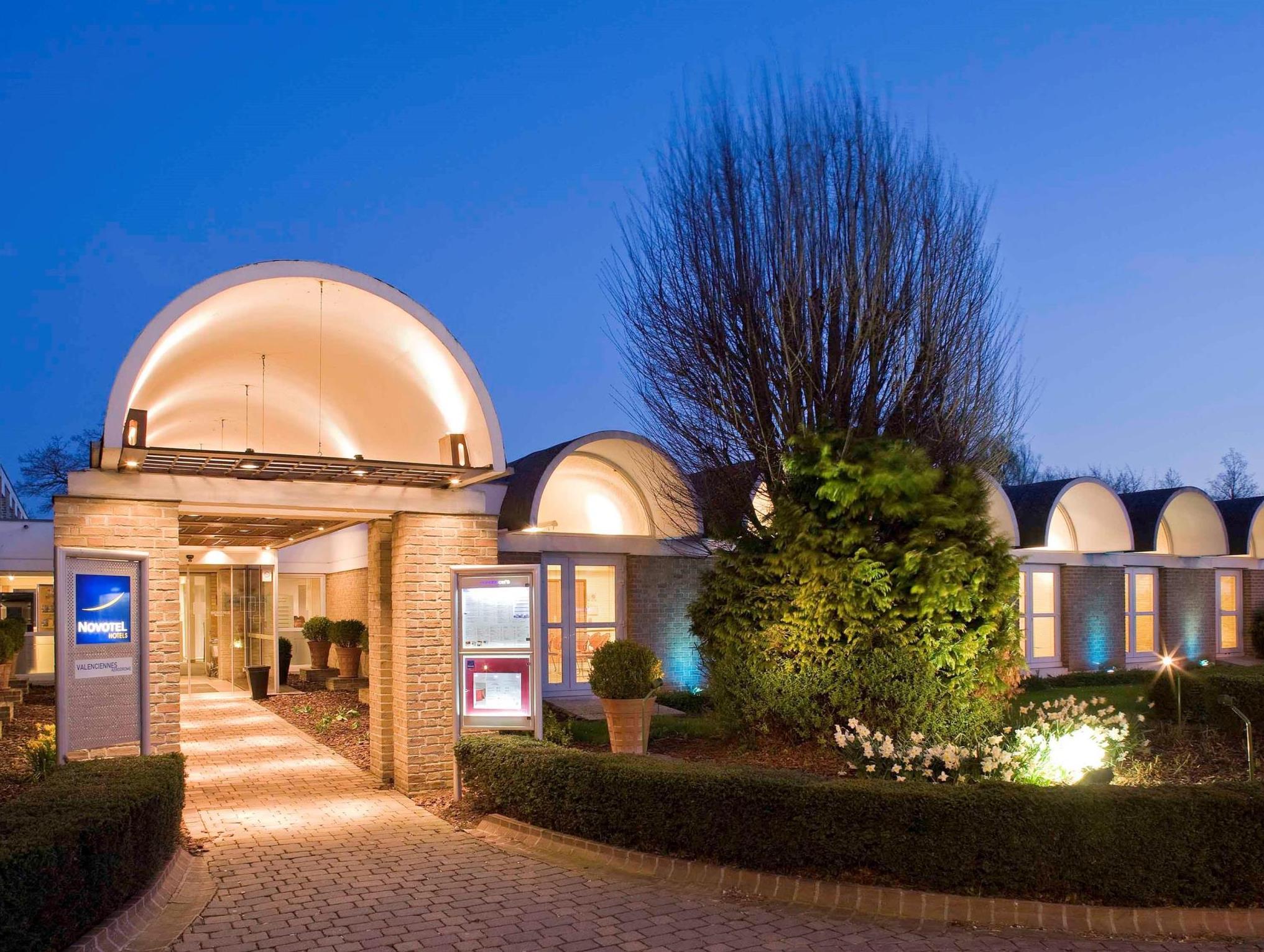 Ngoại cảnh khách sạn