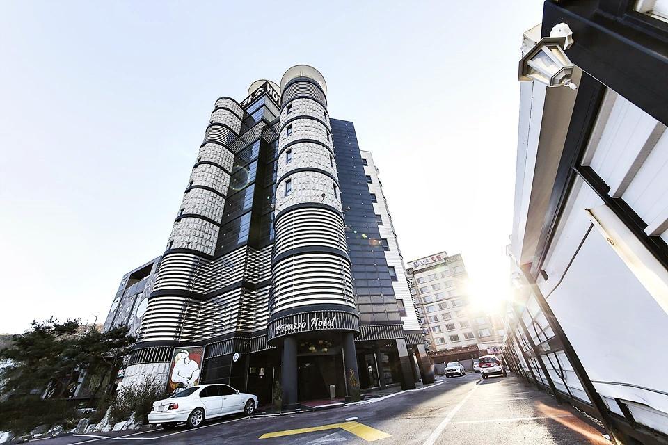 Ngoại cảnh khách sạn