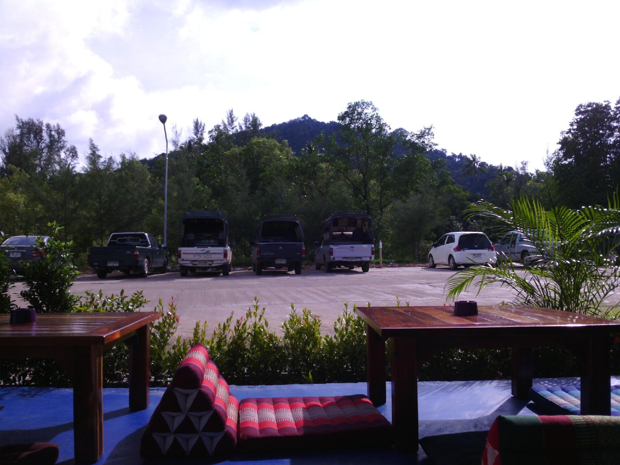 Khu vực xung quanh