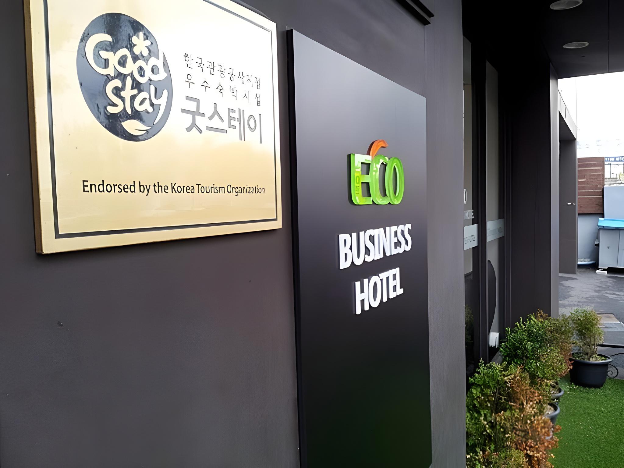 Ngoại cảnh khách sạn