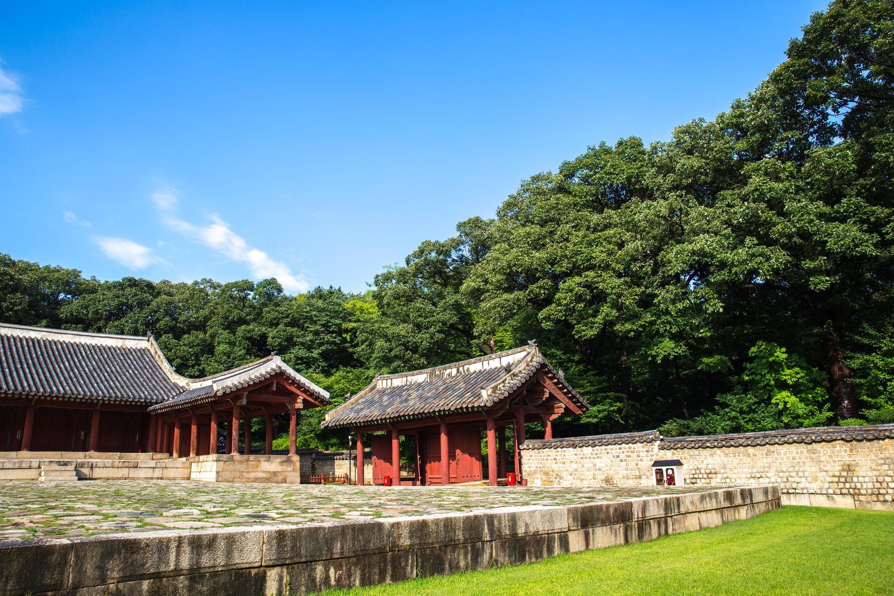 Nơi tham quan gần đây