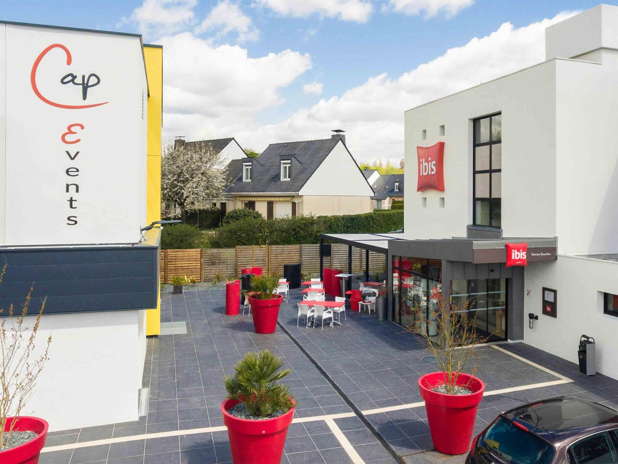 Ngoại cảnh khách sạn