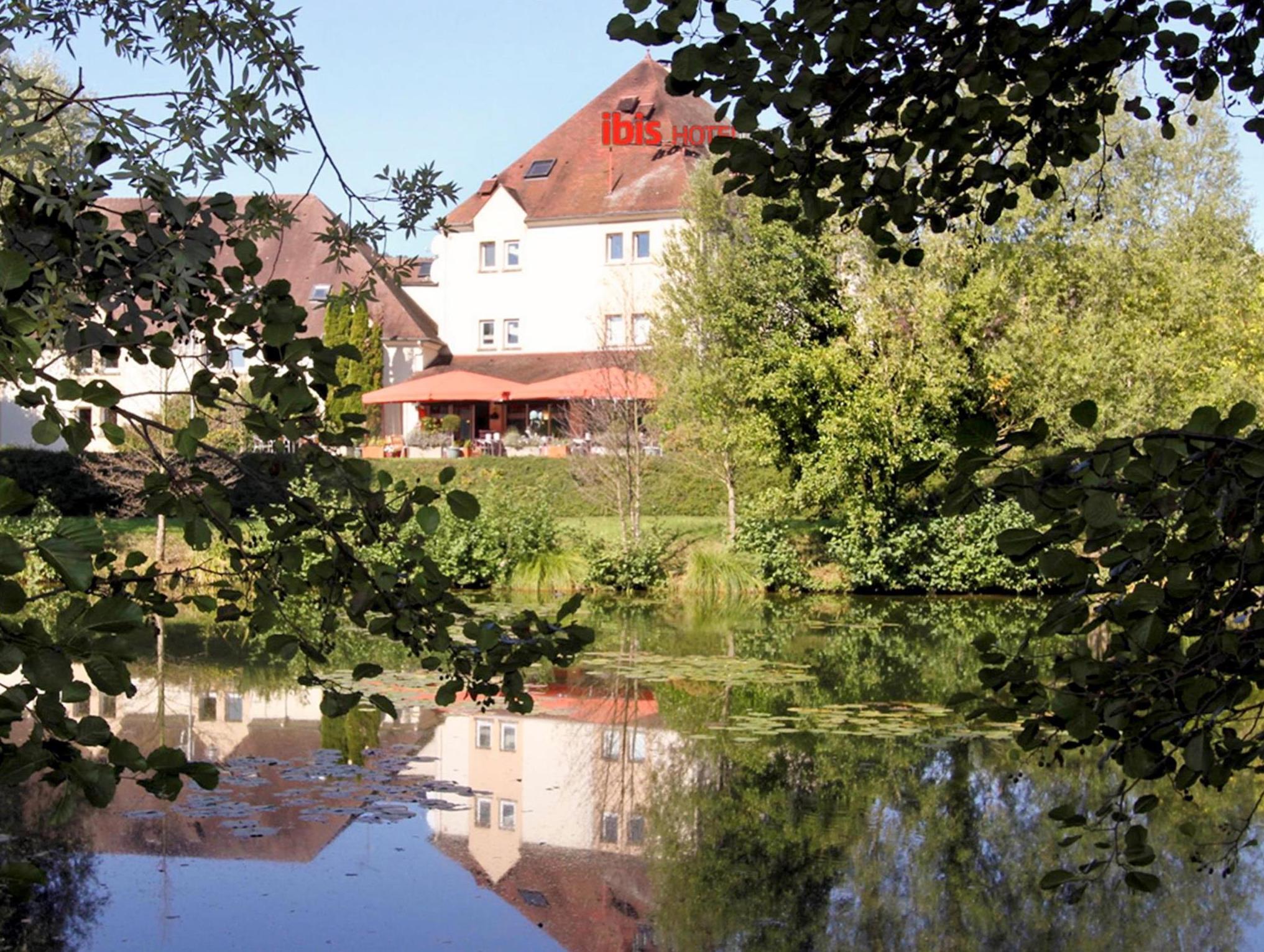 Khu vực xung quanh