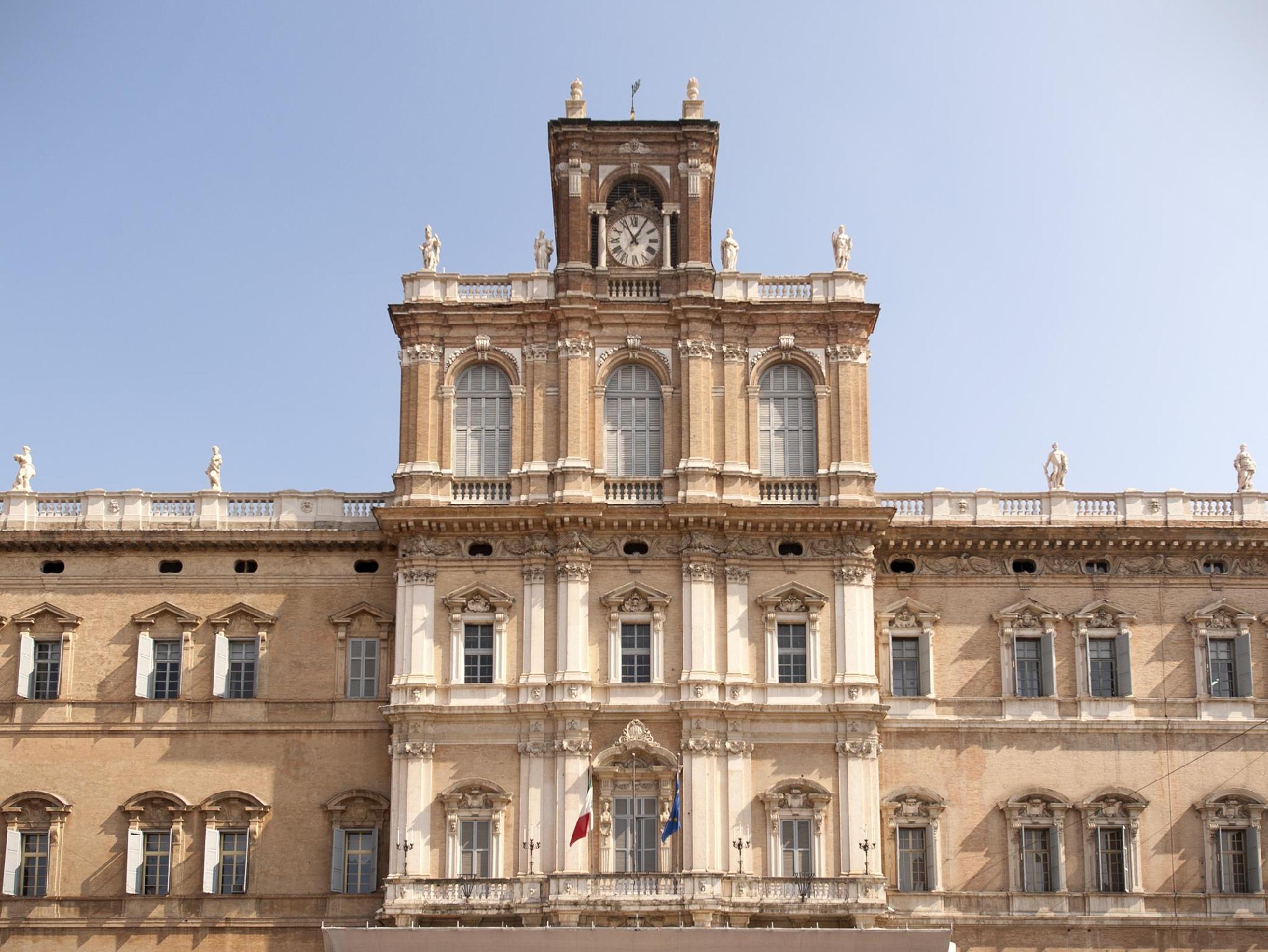 Nơi tham quan gần đây