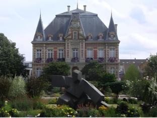 Khu vực xung quanh