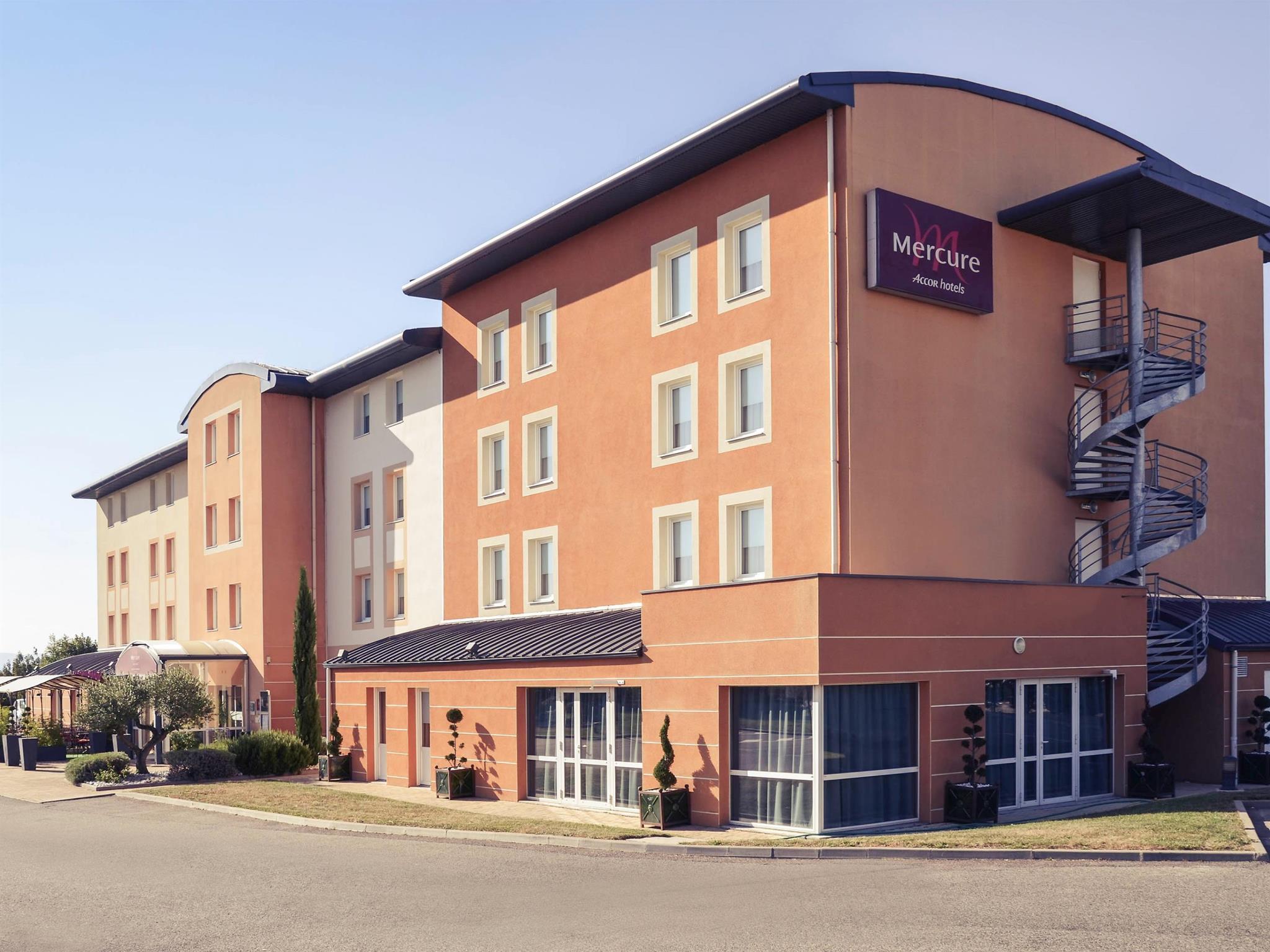 Ngoại cảnh khách sạn