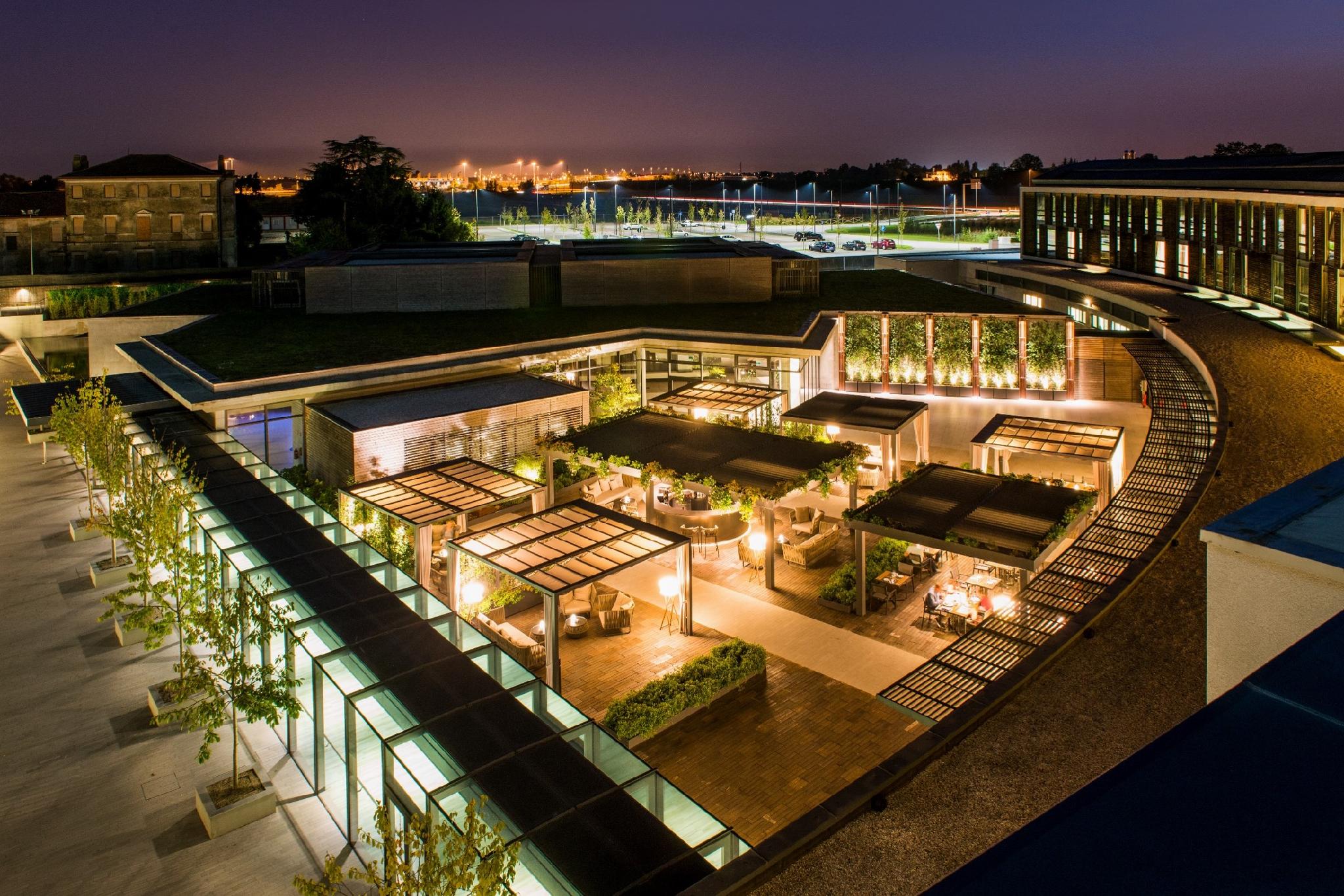 Ngoại cảnh khách sạn