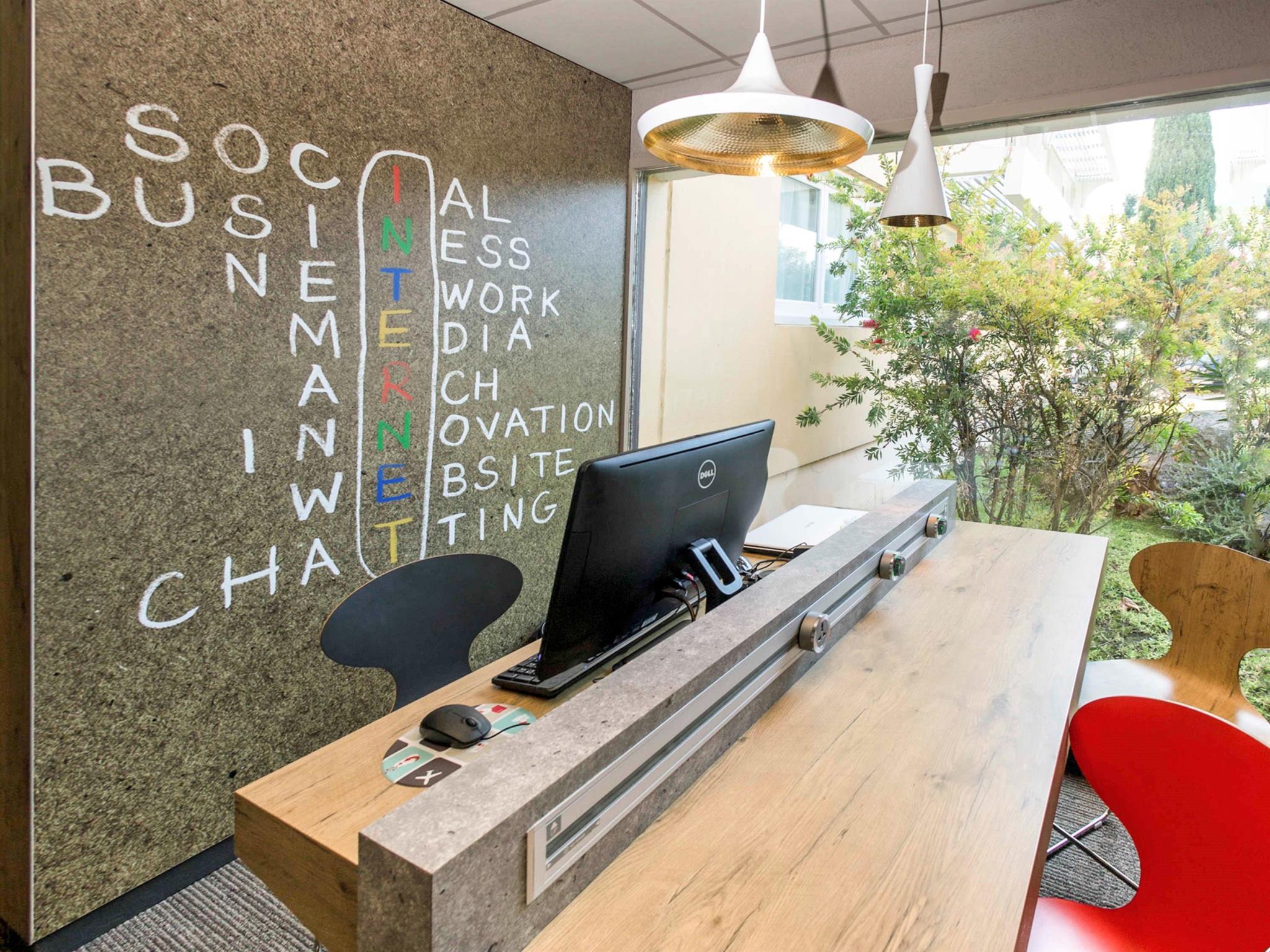 Trung tâm hội nghị