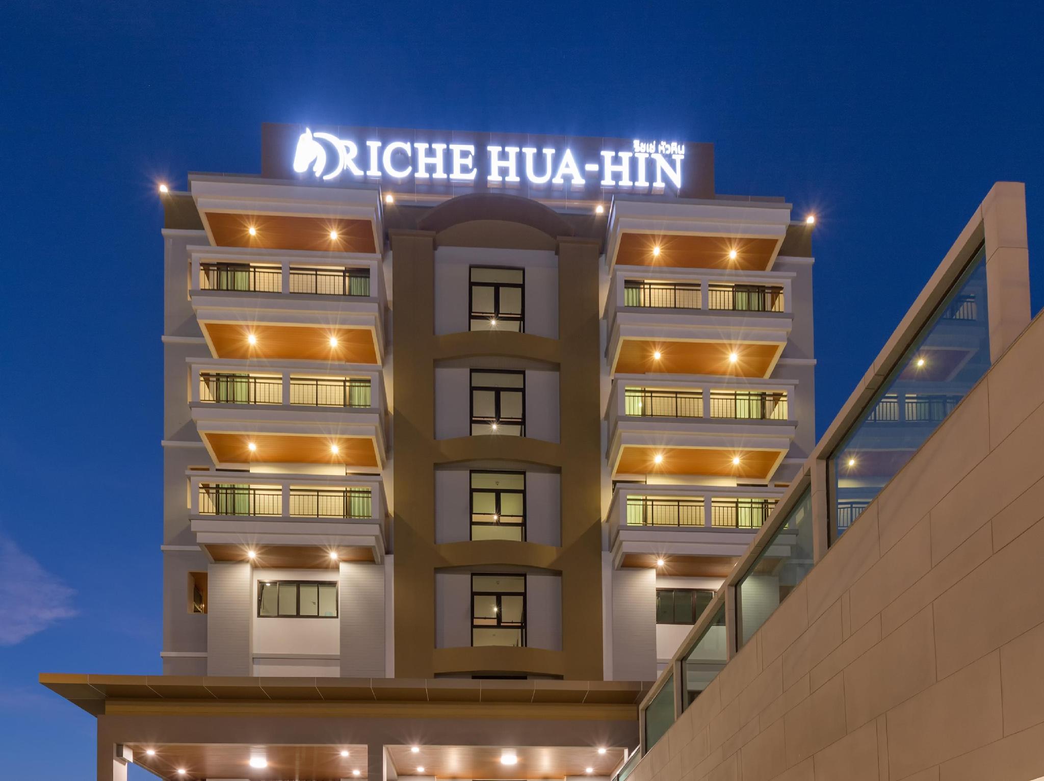 Ngoại cảnh khách sạn