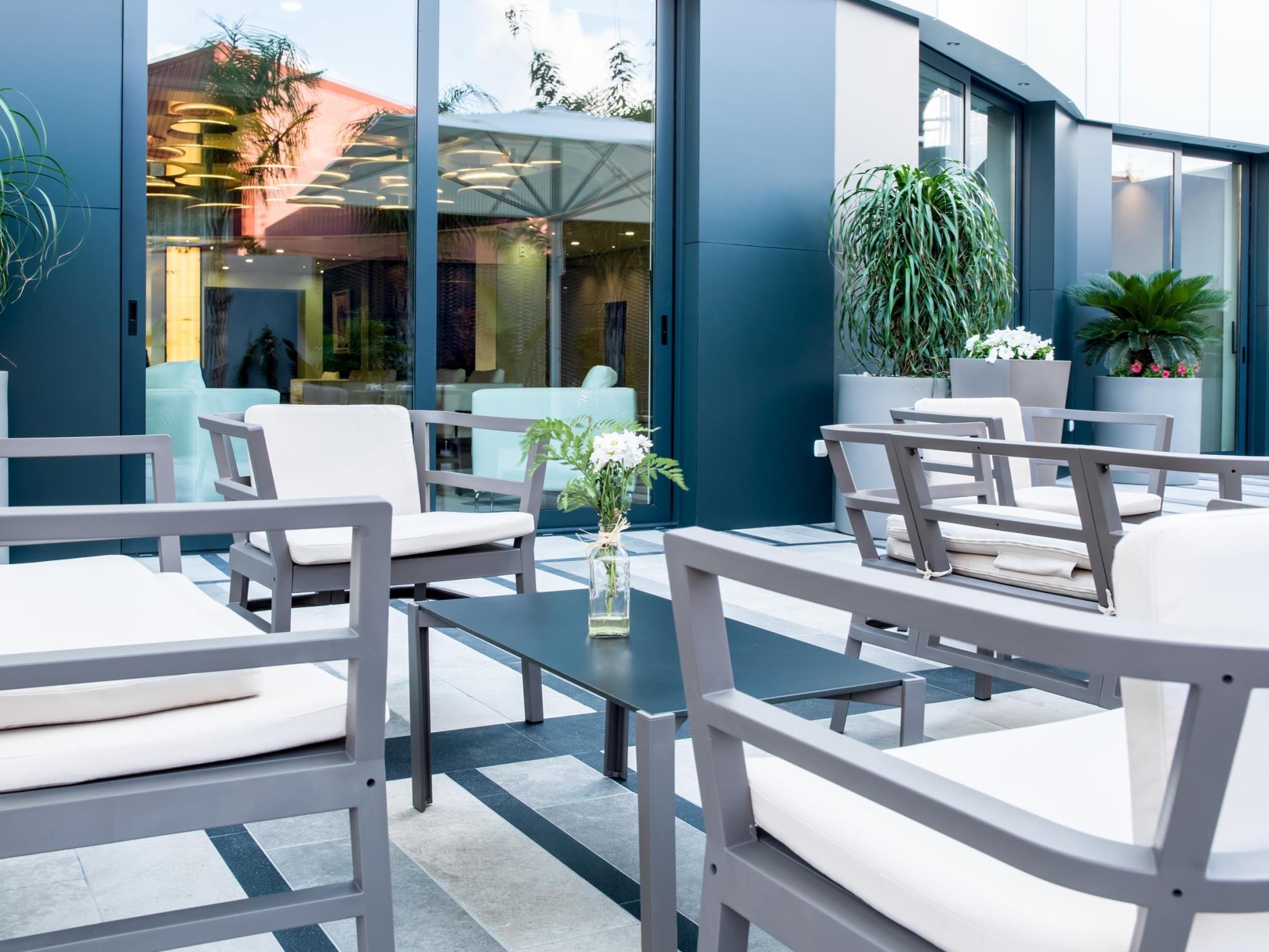 Ngoại cảnh khách sạn