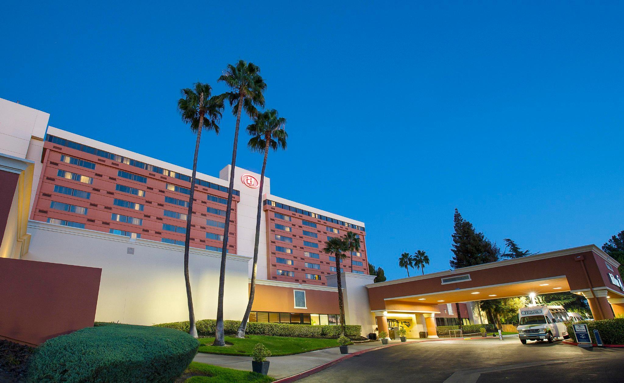 Ngoại cảnh khách sạn