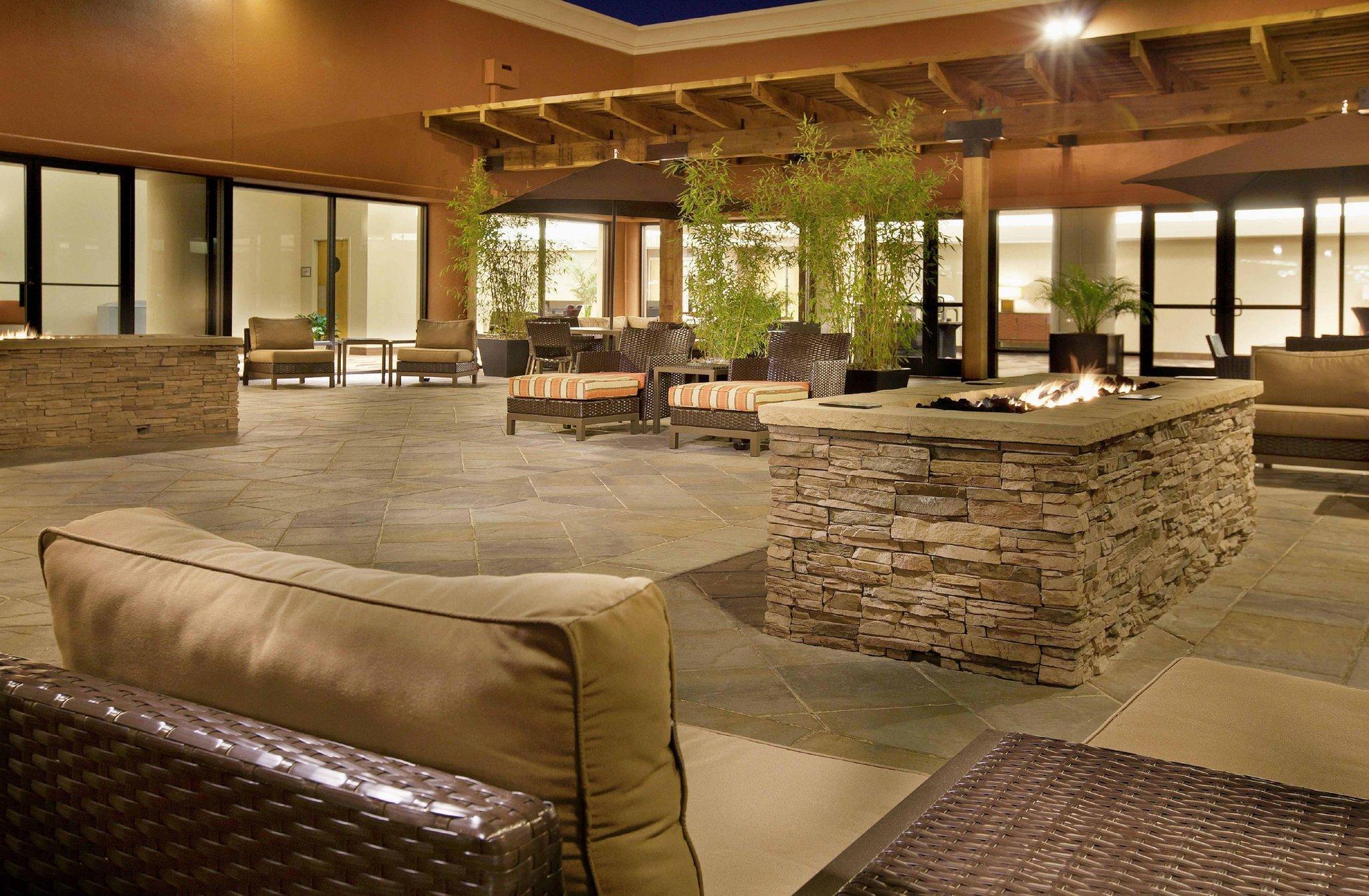 Ngoại cảnh khách sạn