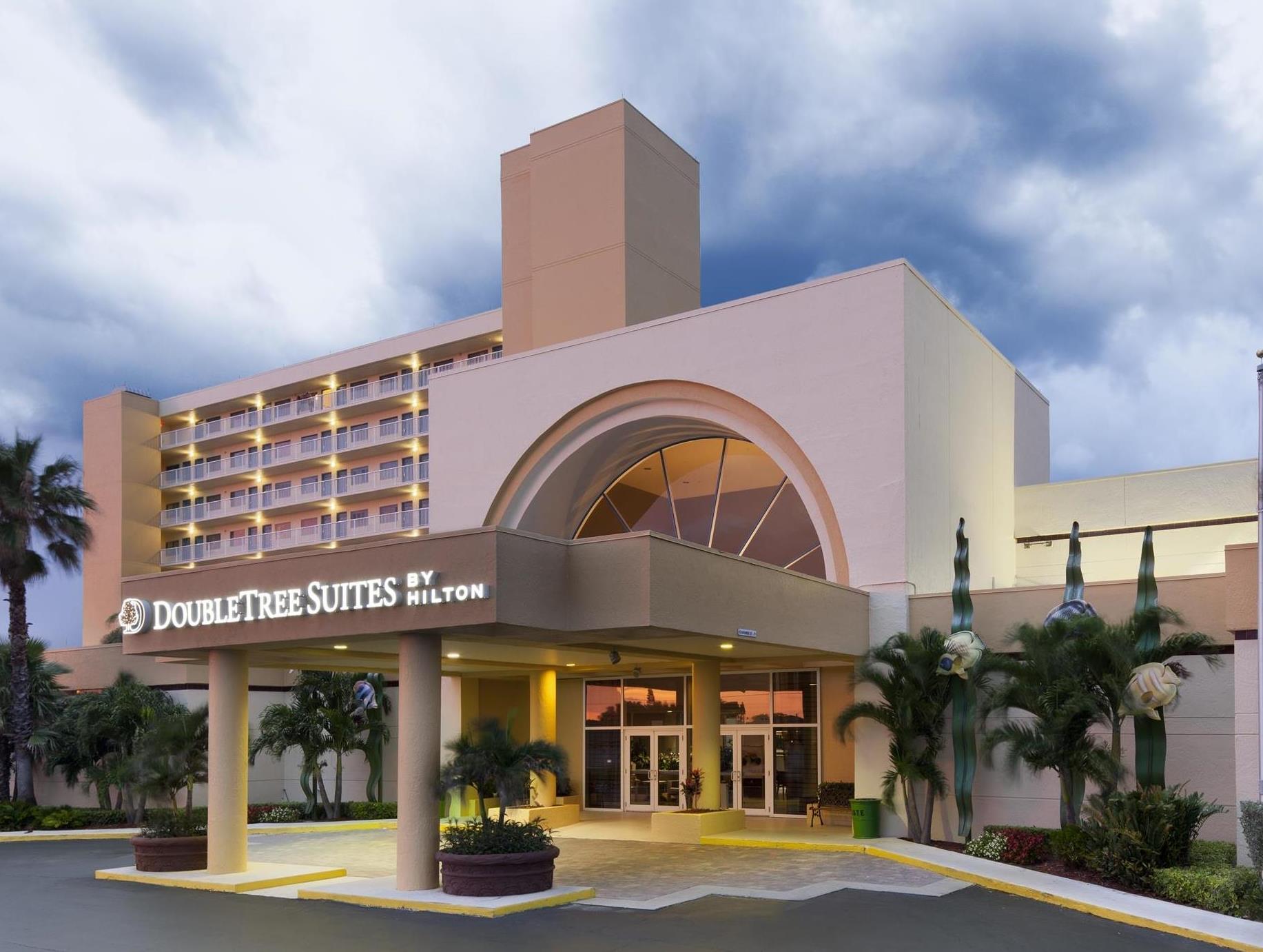 Ngoại cảnh khách sạn