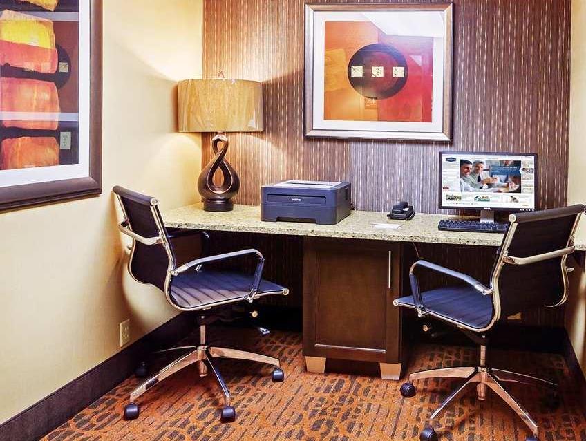 Trung tâm hội nghị