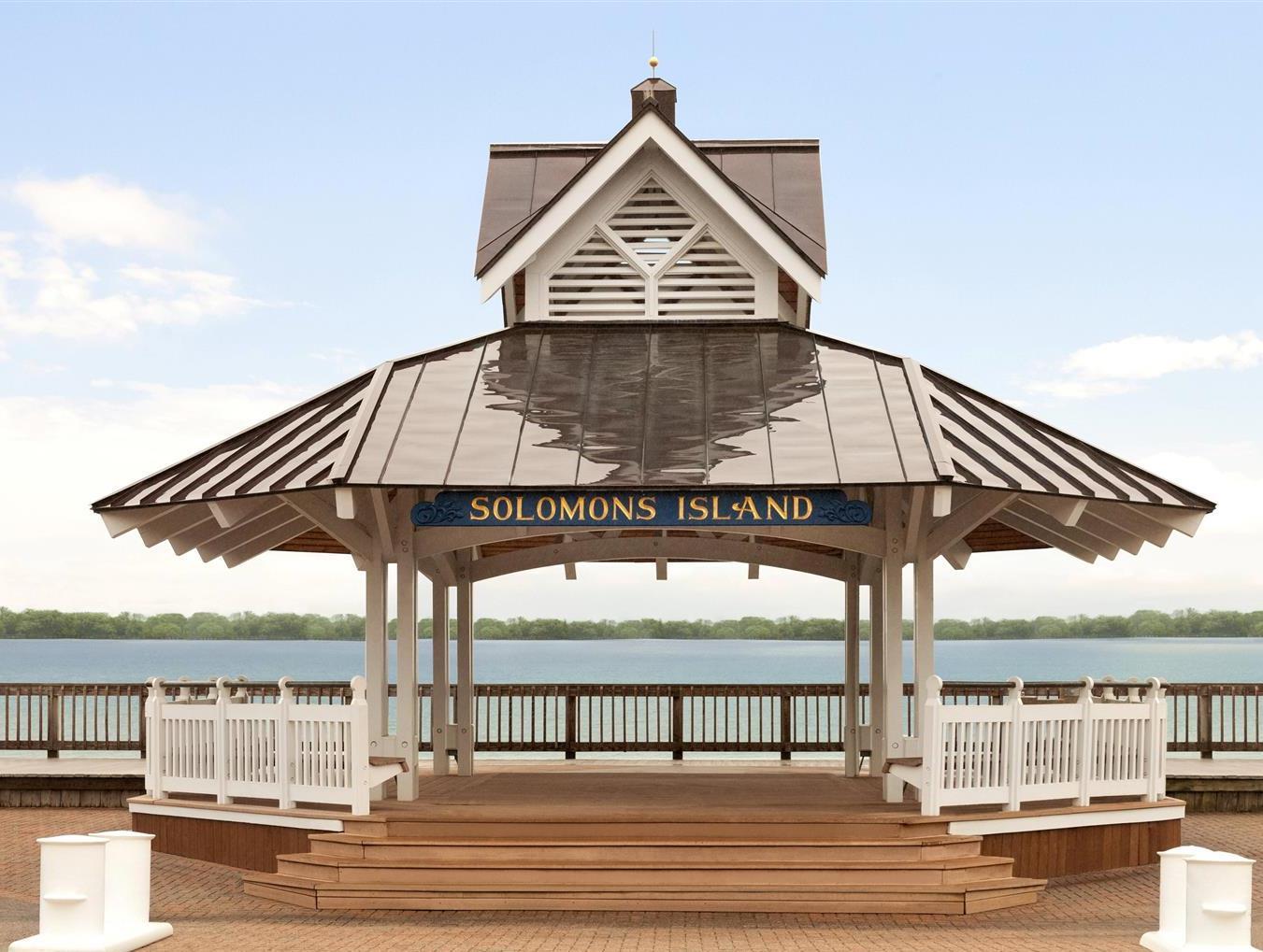 Khu vực xung quanh