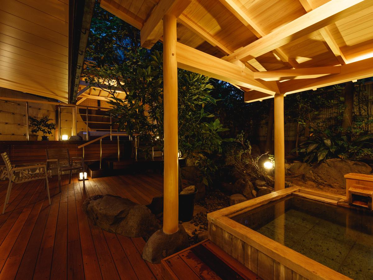 Tắm suối nước nóng