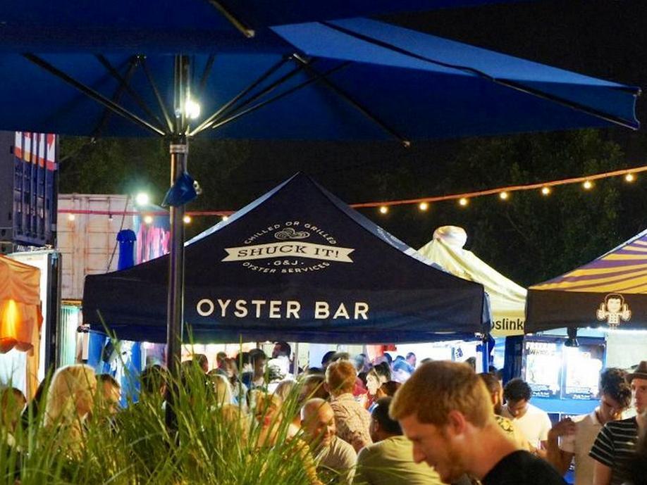 Khu vực xung quanh