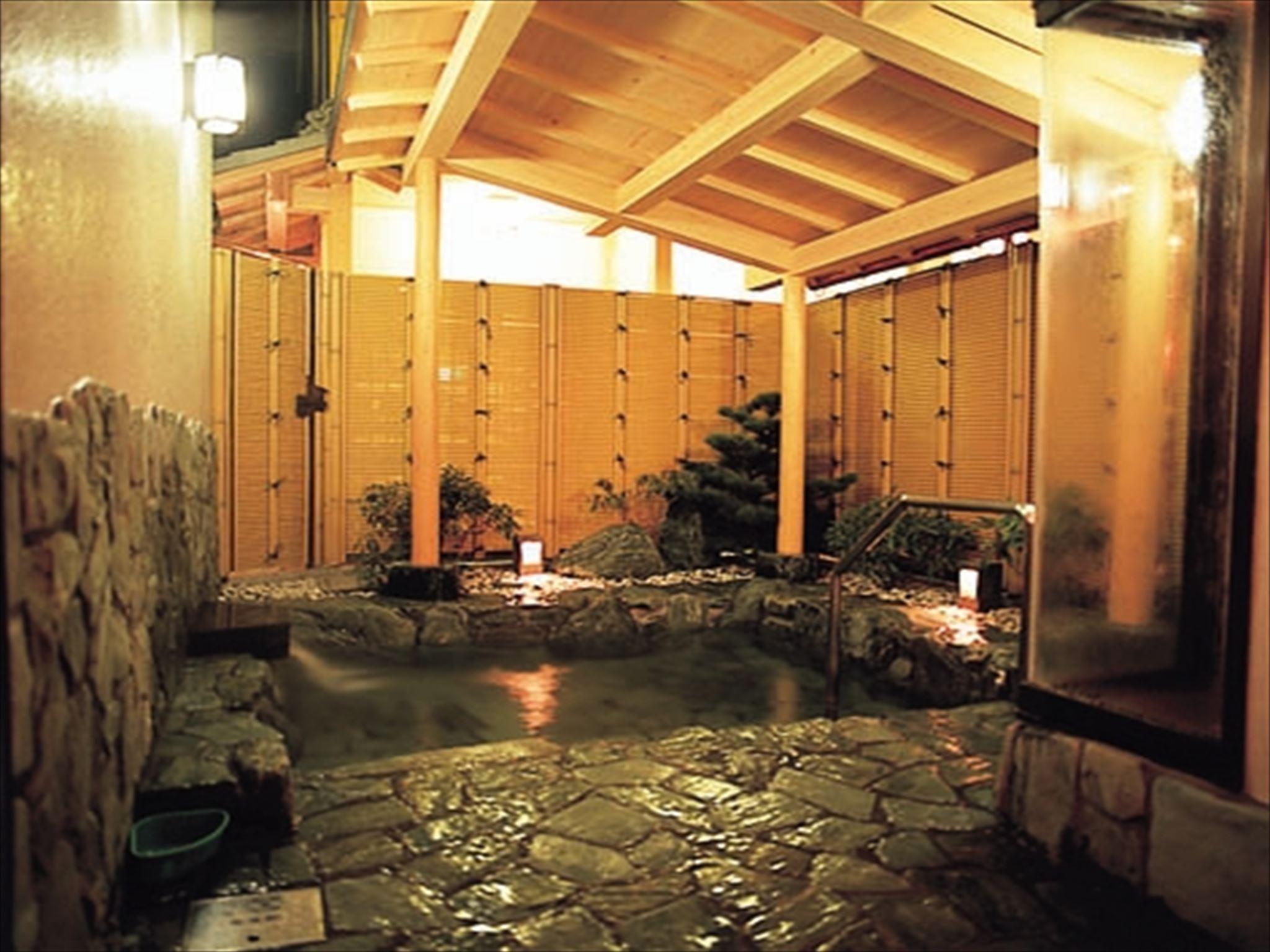 Tắm suối nước nóng