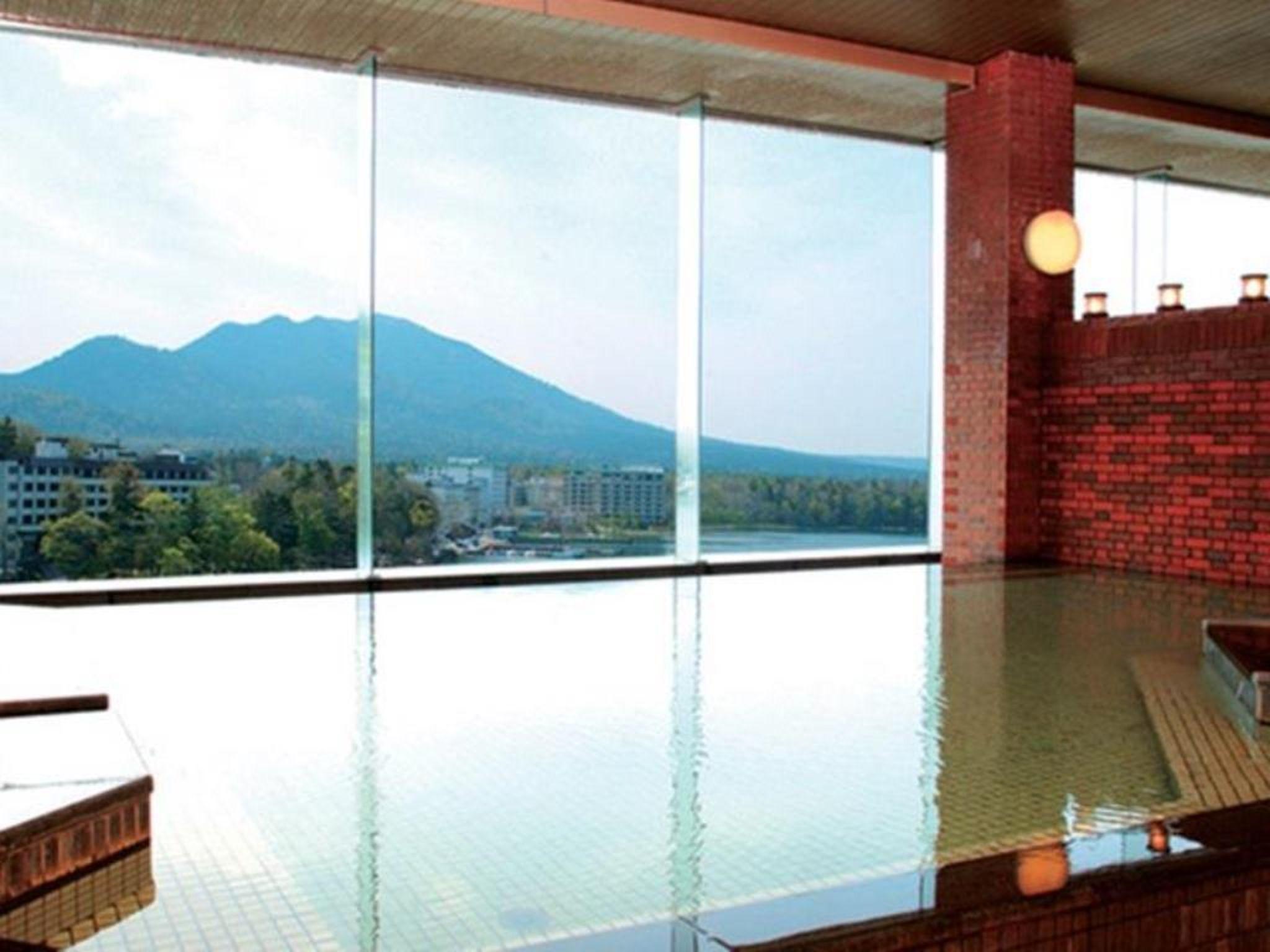 Tắm suối nước nóng