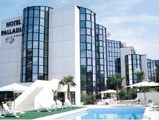 Ngoại cảnh khách sạn