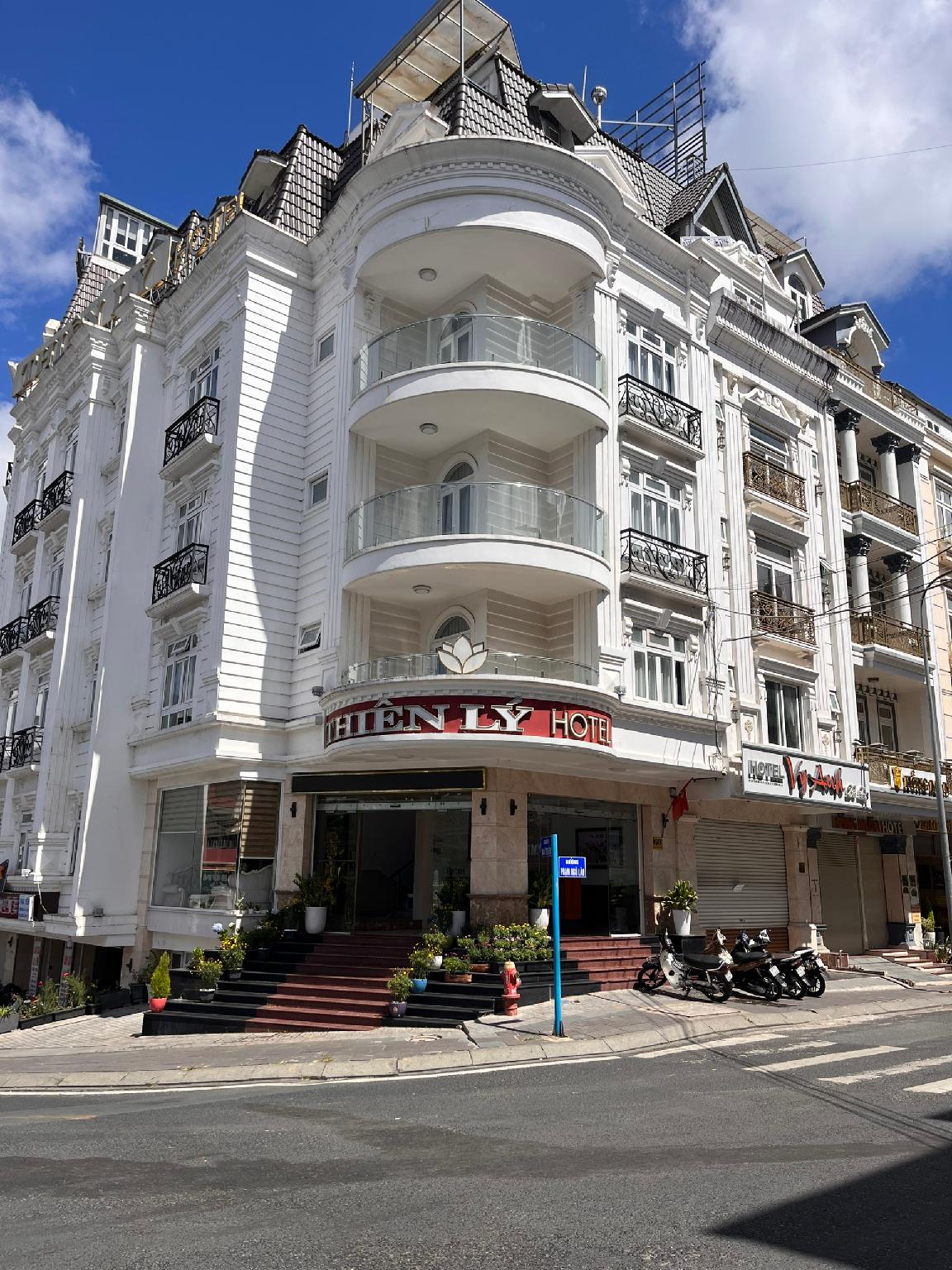 Ngoại cảnh khách sạn