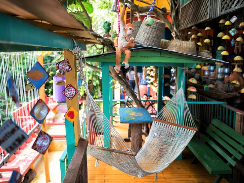 Khu vực xung quanh