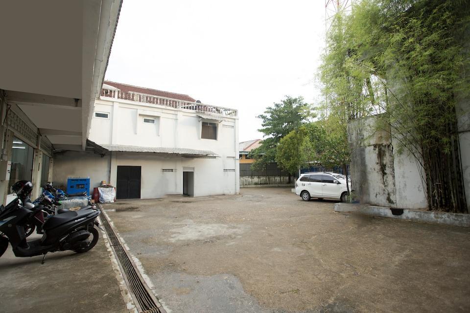 Khu vực xung quanh