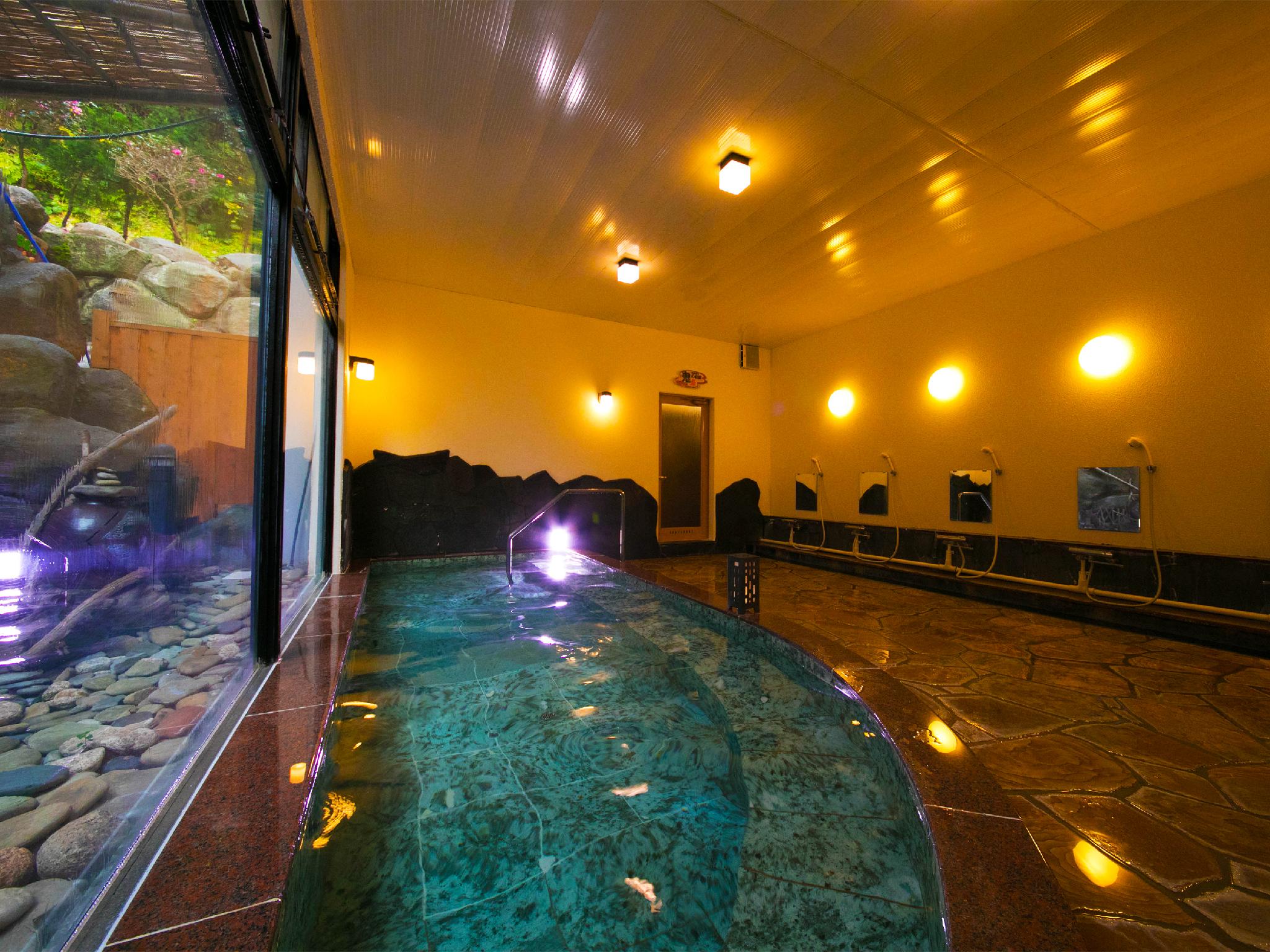 Tắm suối nước nóng