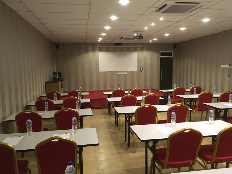 Trung tâm hội nghị