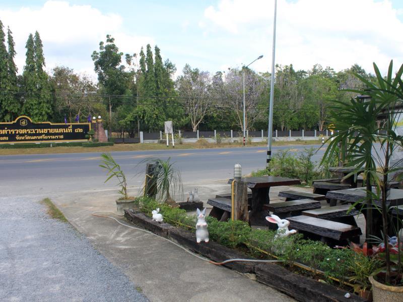 Khu vực xung quanh