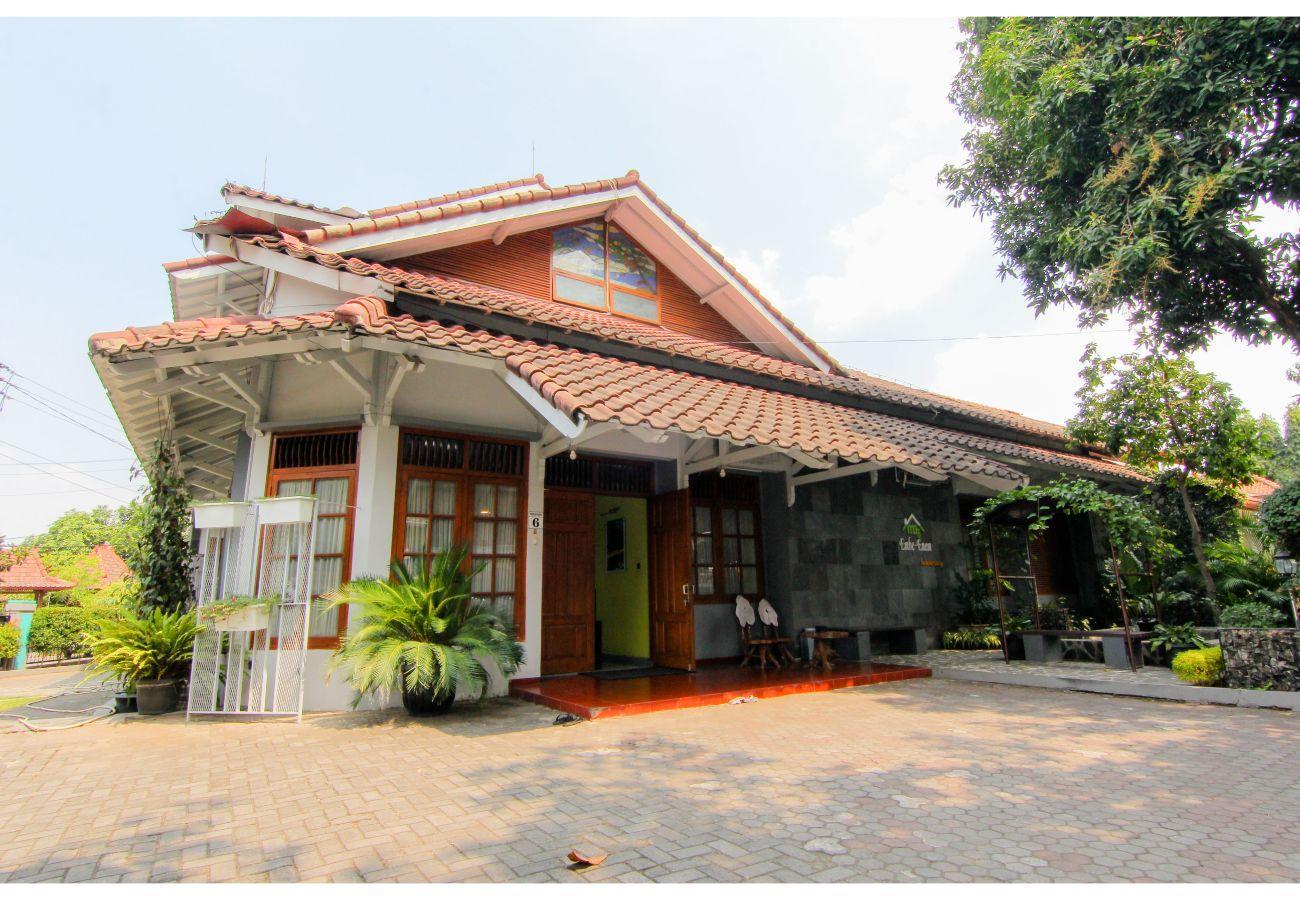 Ngoại cảnh khách sạn