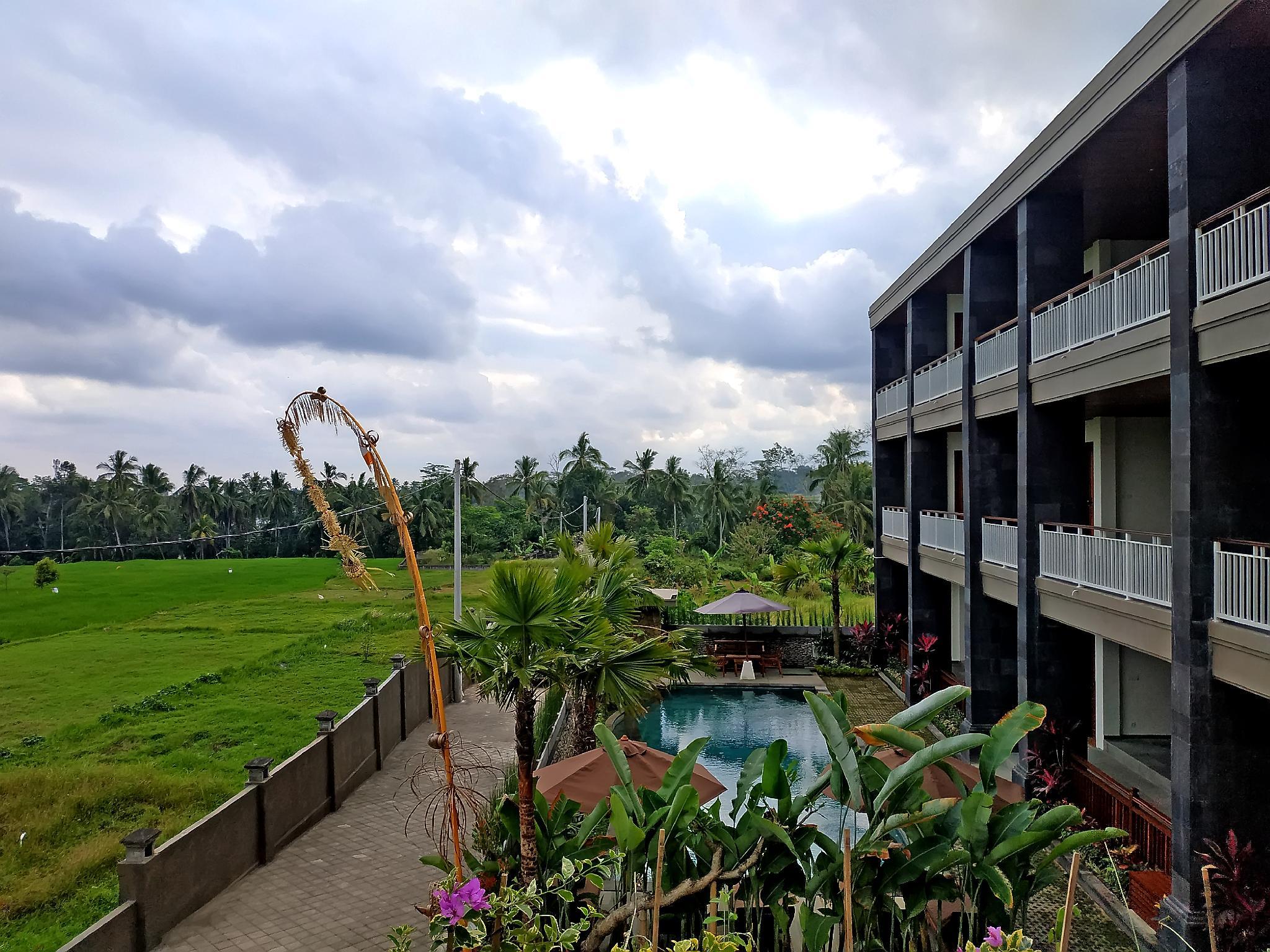 Khu vực xung quanh