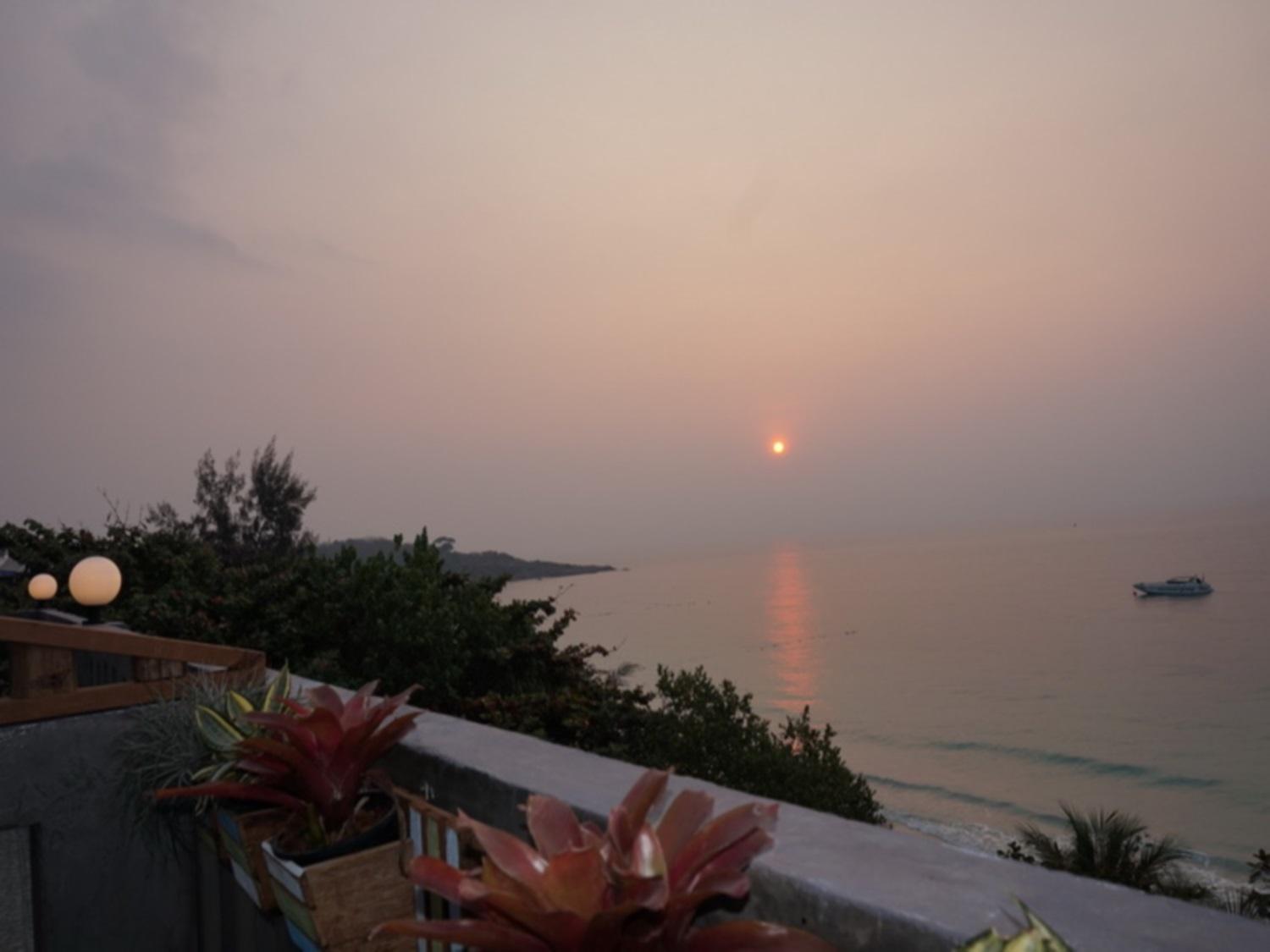 Khu vực xung quanh